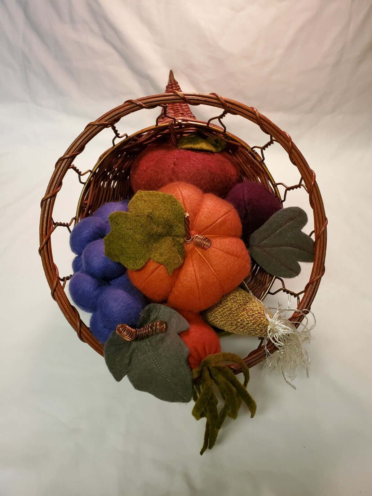 Fall Cornucopia, woven basket, felt pumpkins, HD Phone Wallpaper