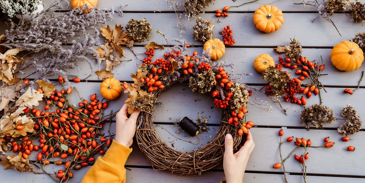 Fall Thanksgiving, rustic autumn wreath, orange berries, SD Desktop Wallpaper