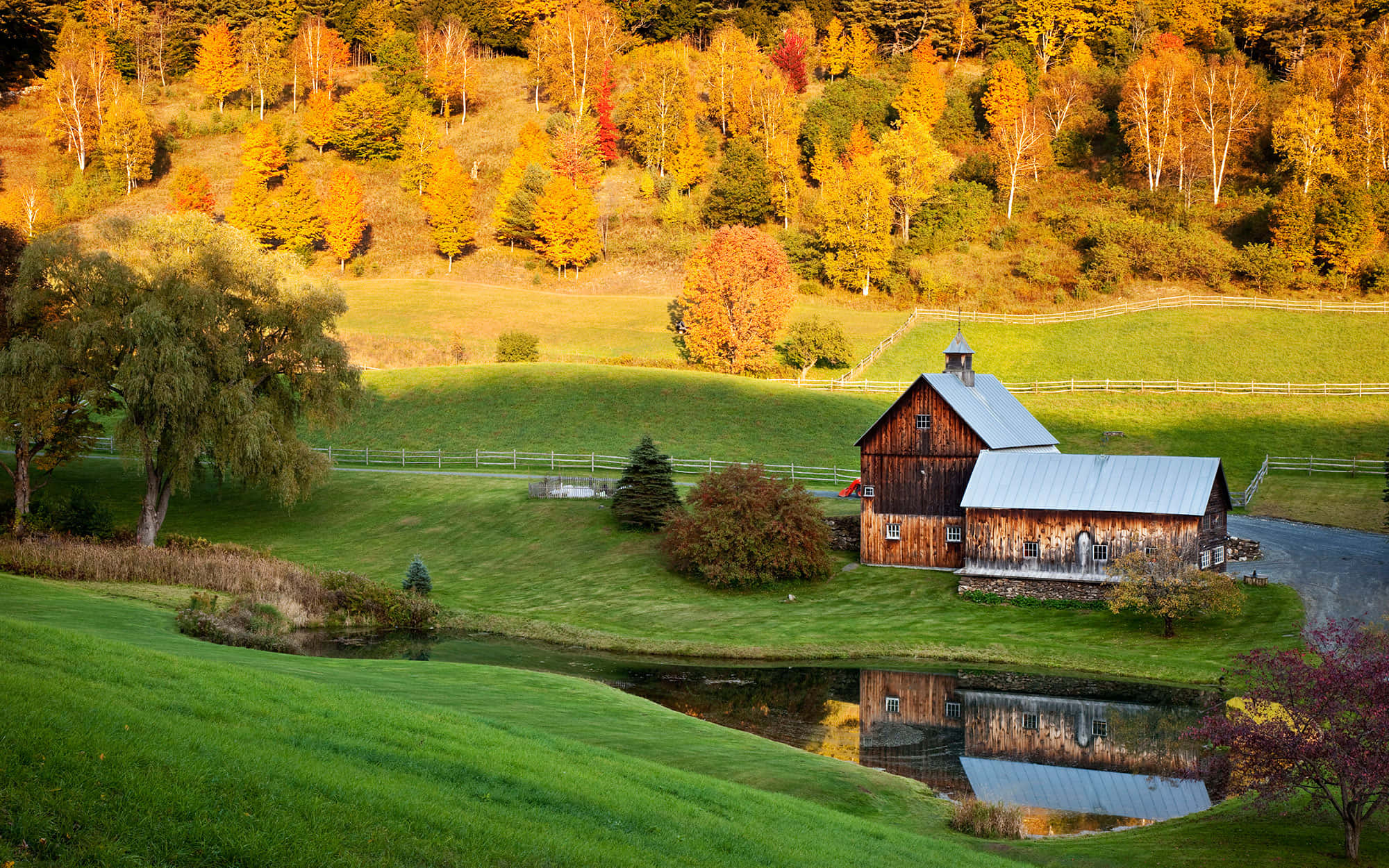 Fall Town, rustic wooden barn, silver roof, Full HD Desktop Wallpaper
