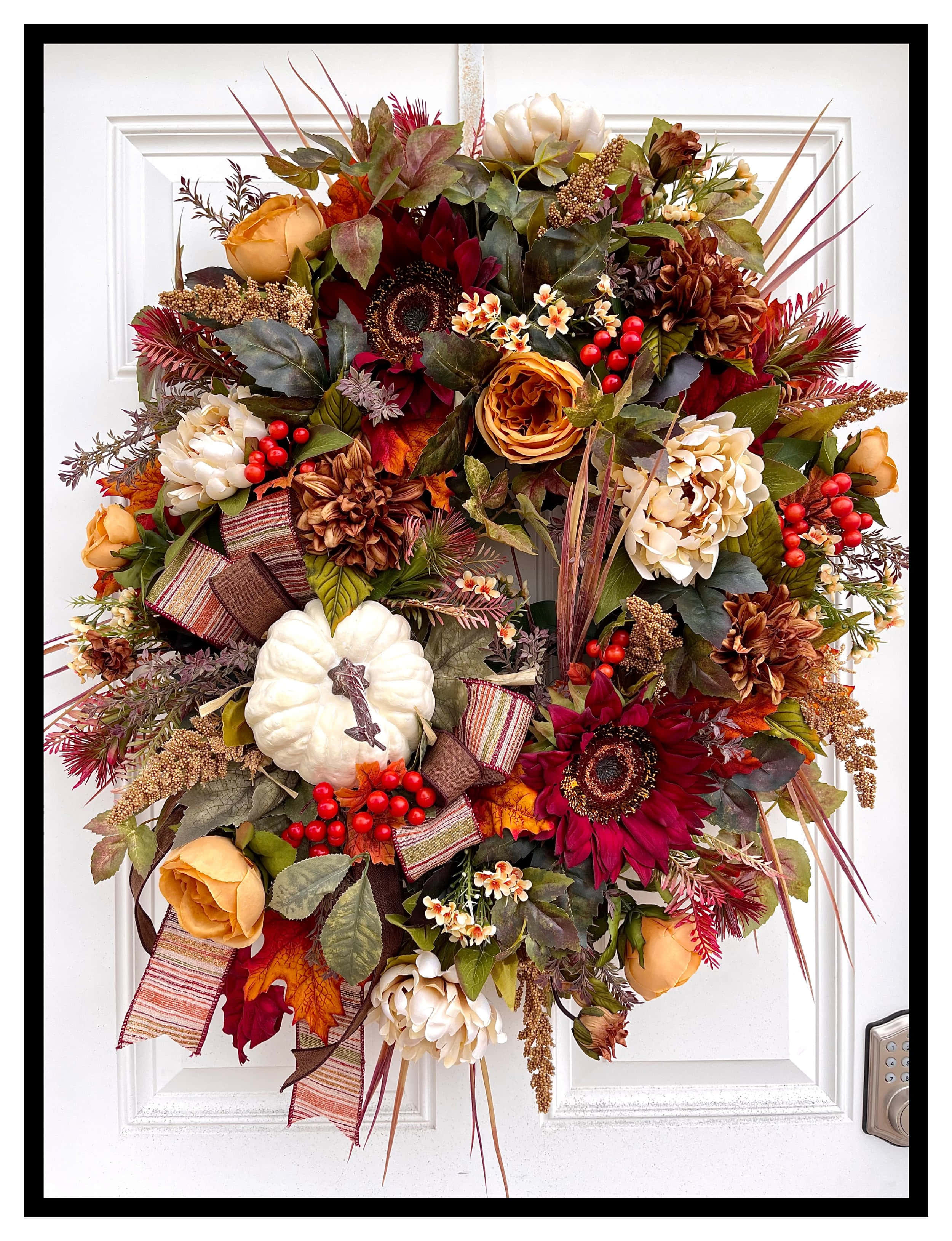 Fall Wreath, rustic wooden door, pumpkins, 2K Phone Wallpaper