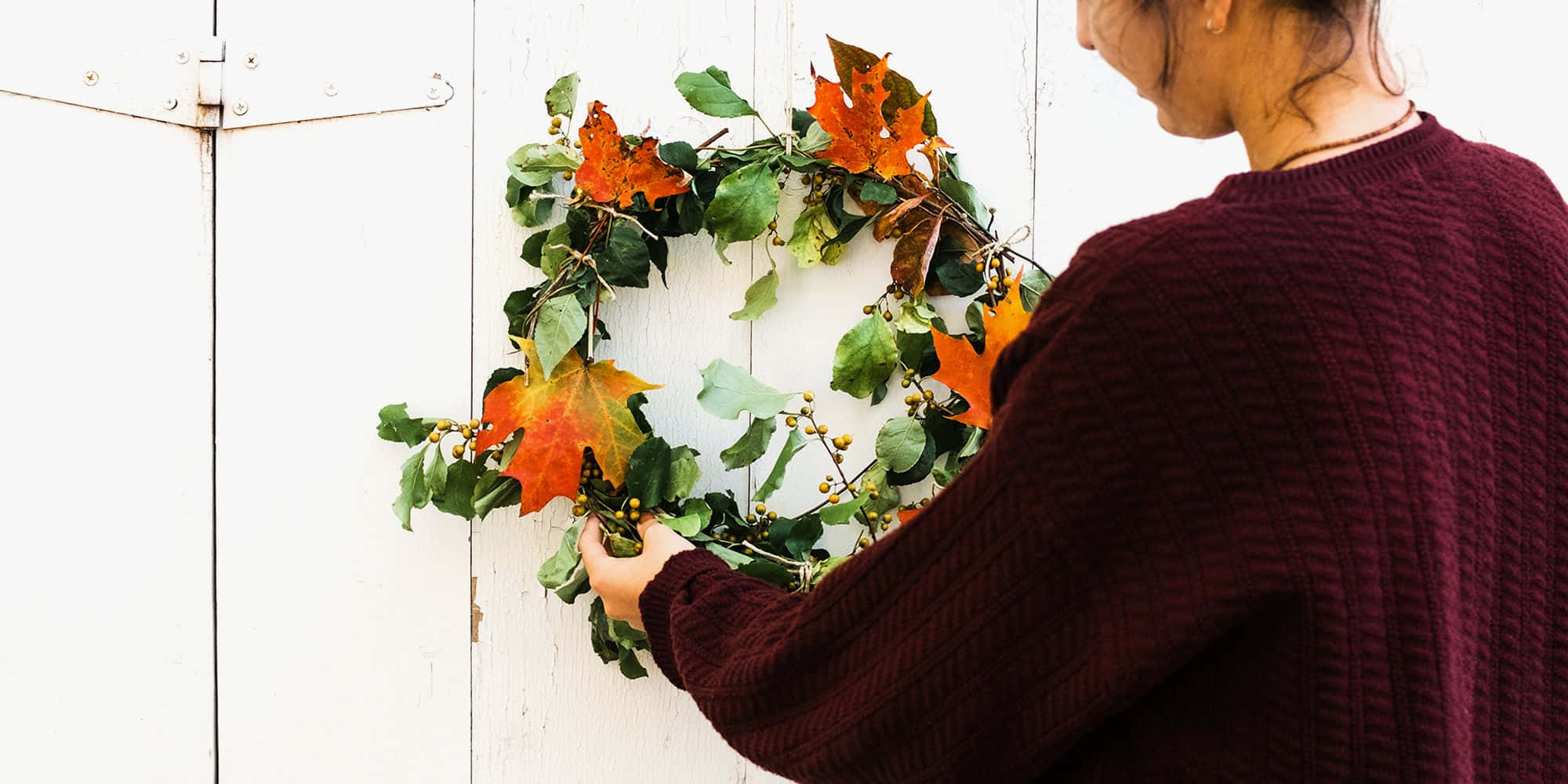 Fall Wreath, maroon sweater, vibrant autumn leaf wreath, Full HD Desktop Wallpaper