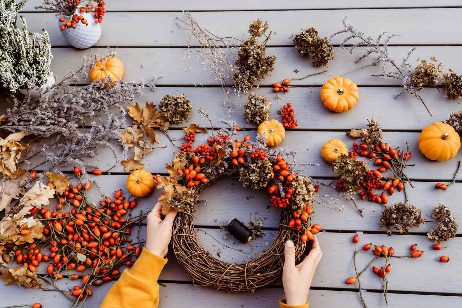 Fall Wreath, rustic wooden door, orange berries, HD Desktop Wallpaper