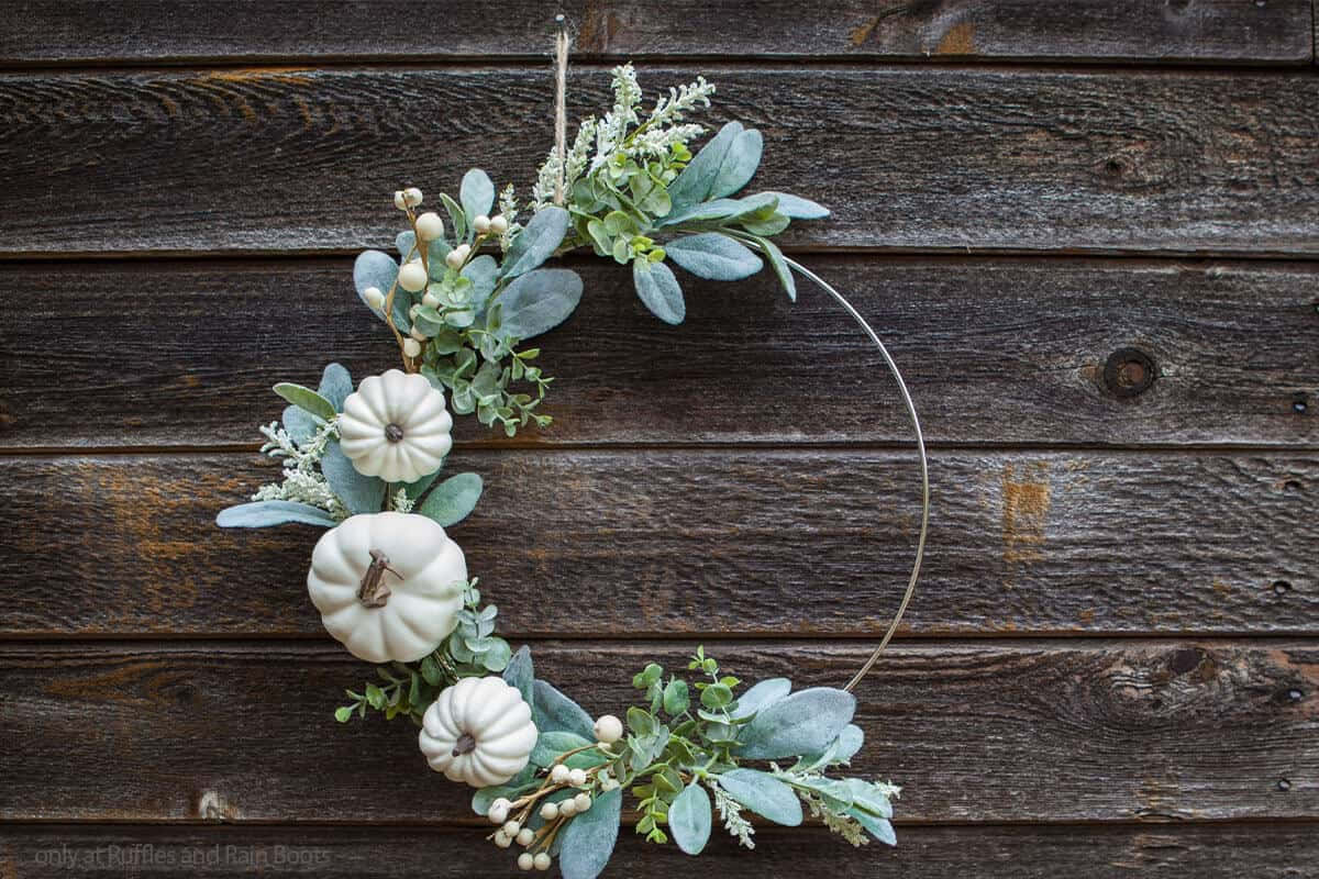 Fall Wreath, white pumpkins, sage greenery, SD Desktop Wallpaper