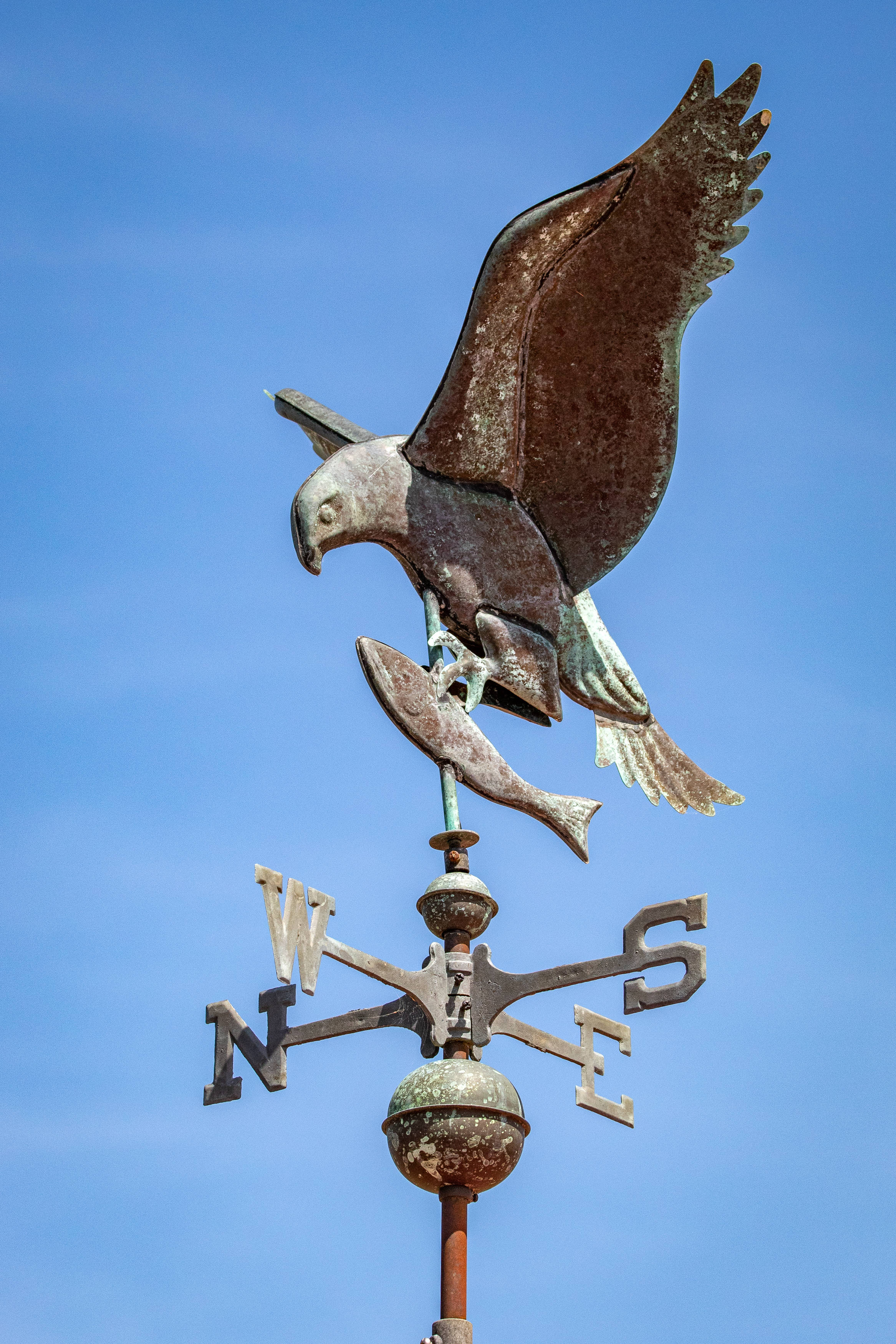 Fallout 76, weathered metal eagle weathervane, outstretched wings, 2K Phone Wallpaper