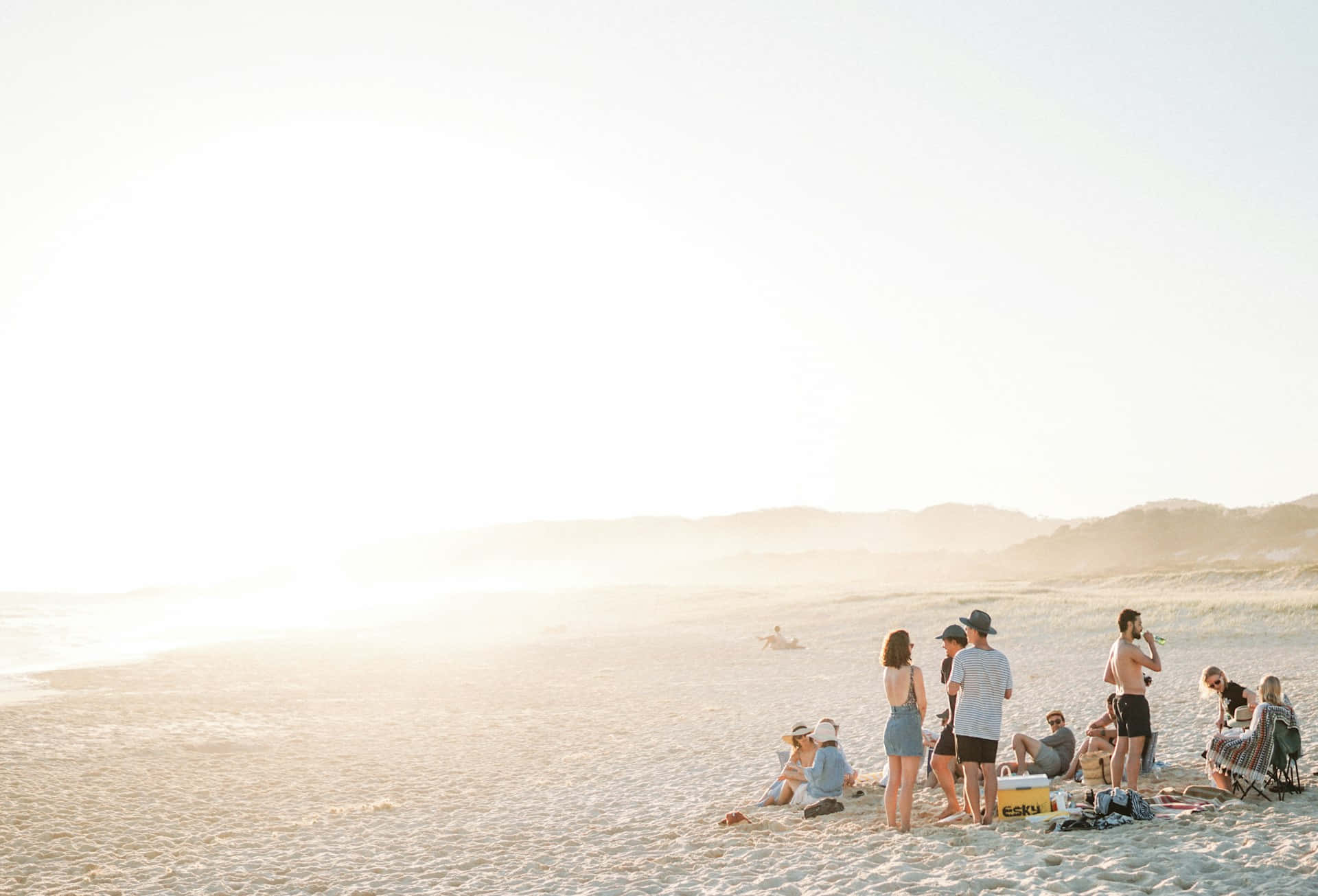 family beach day, golden hour, sunlit beach, Full HD Desktop Wallpaper