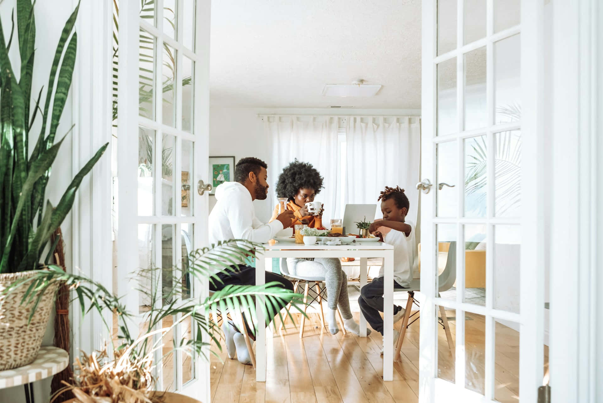 Family, breakfast, white table, Full HD Desktop Wallpaper