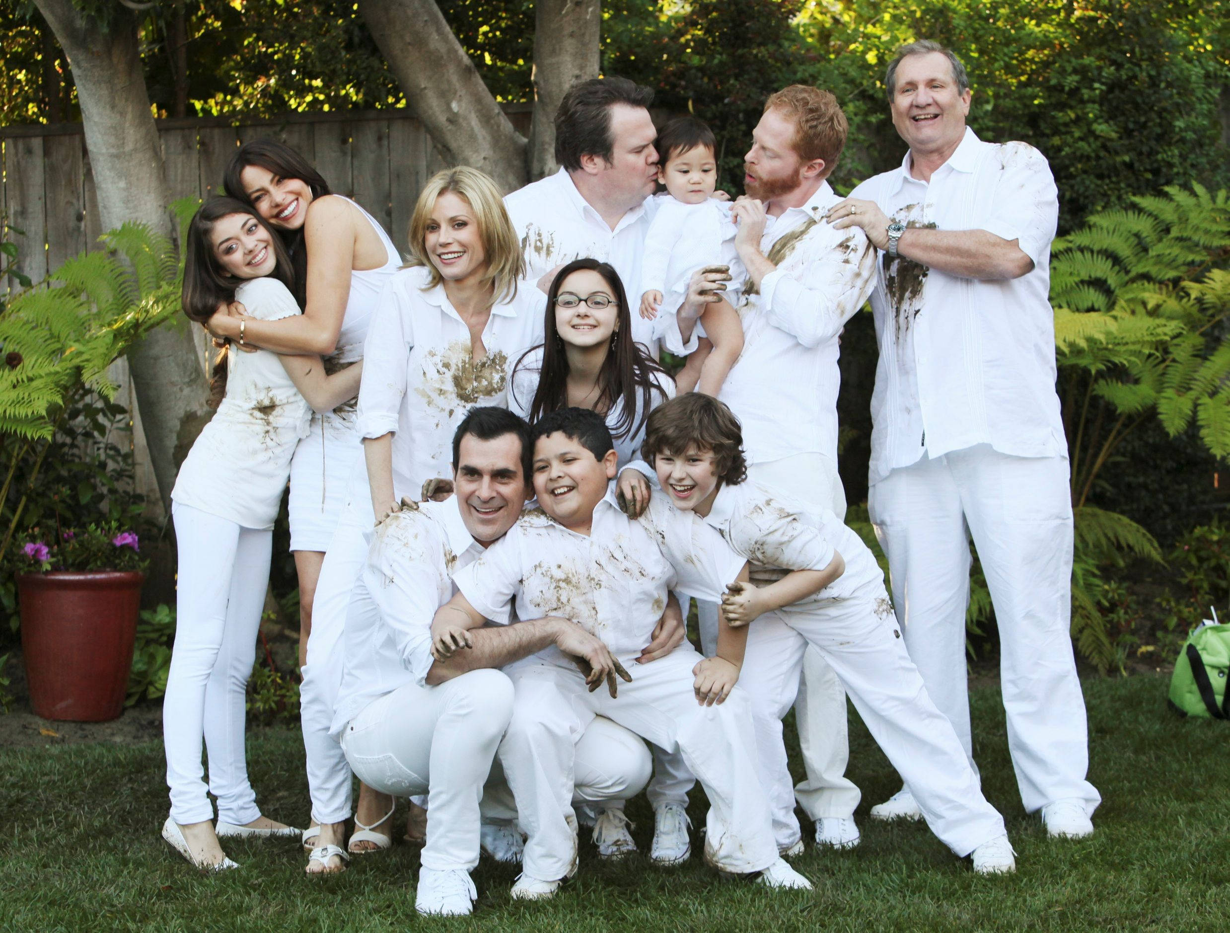 The Modern Family, white outfits, mud, Full HD Desktop Wallpaper
