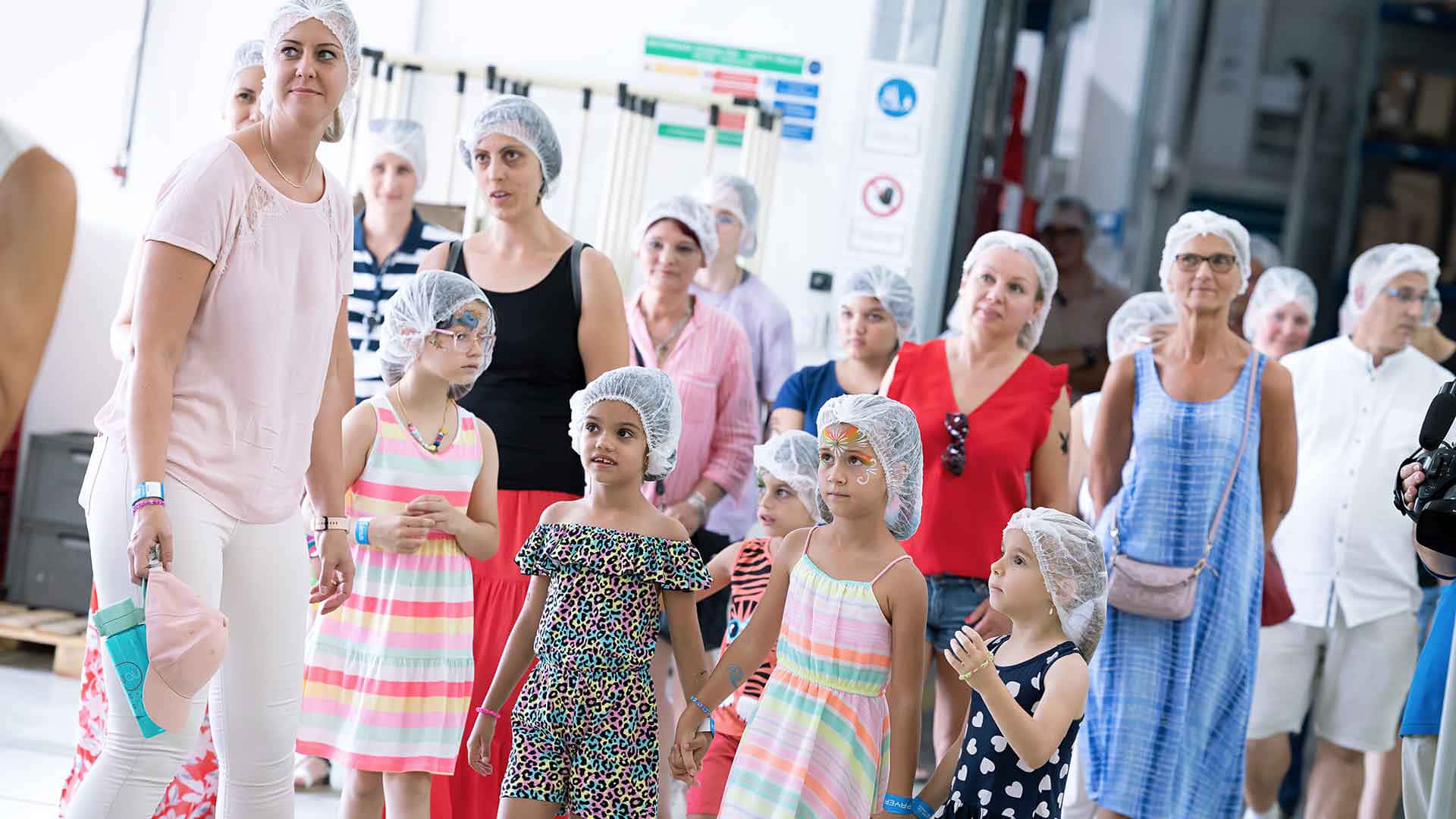 Family Day, factory tour, hairnets, Full HD Desktop Wallpaper