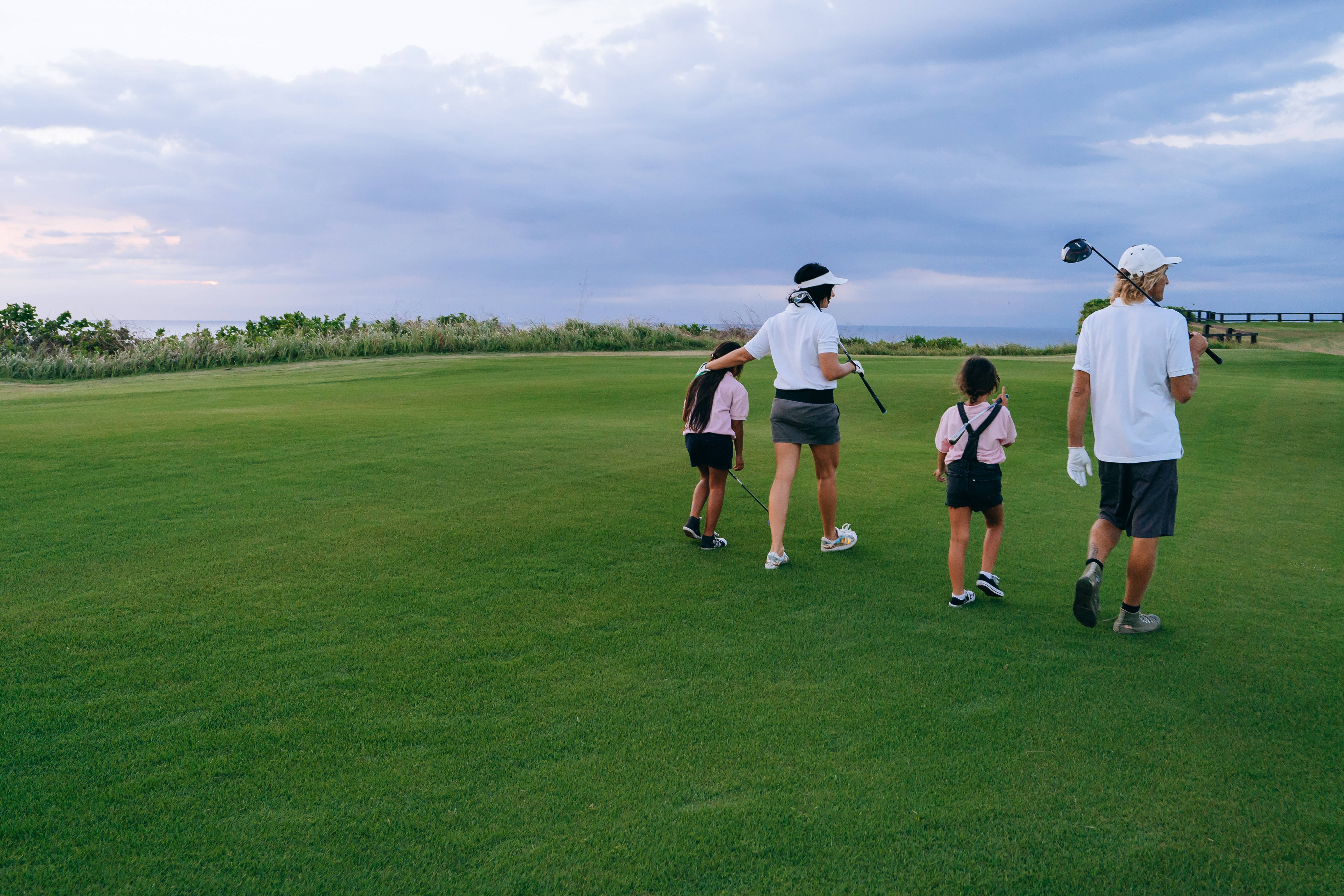 golf course, dusk, cloudy skies, 5K Desktop Wallpaper