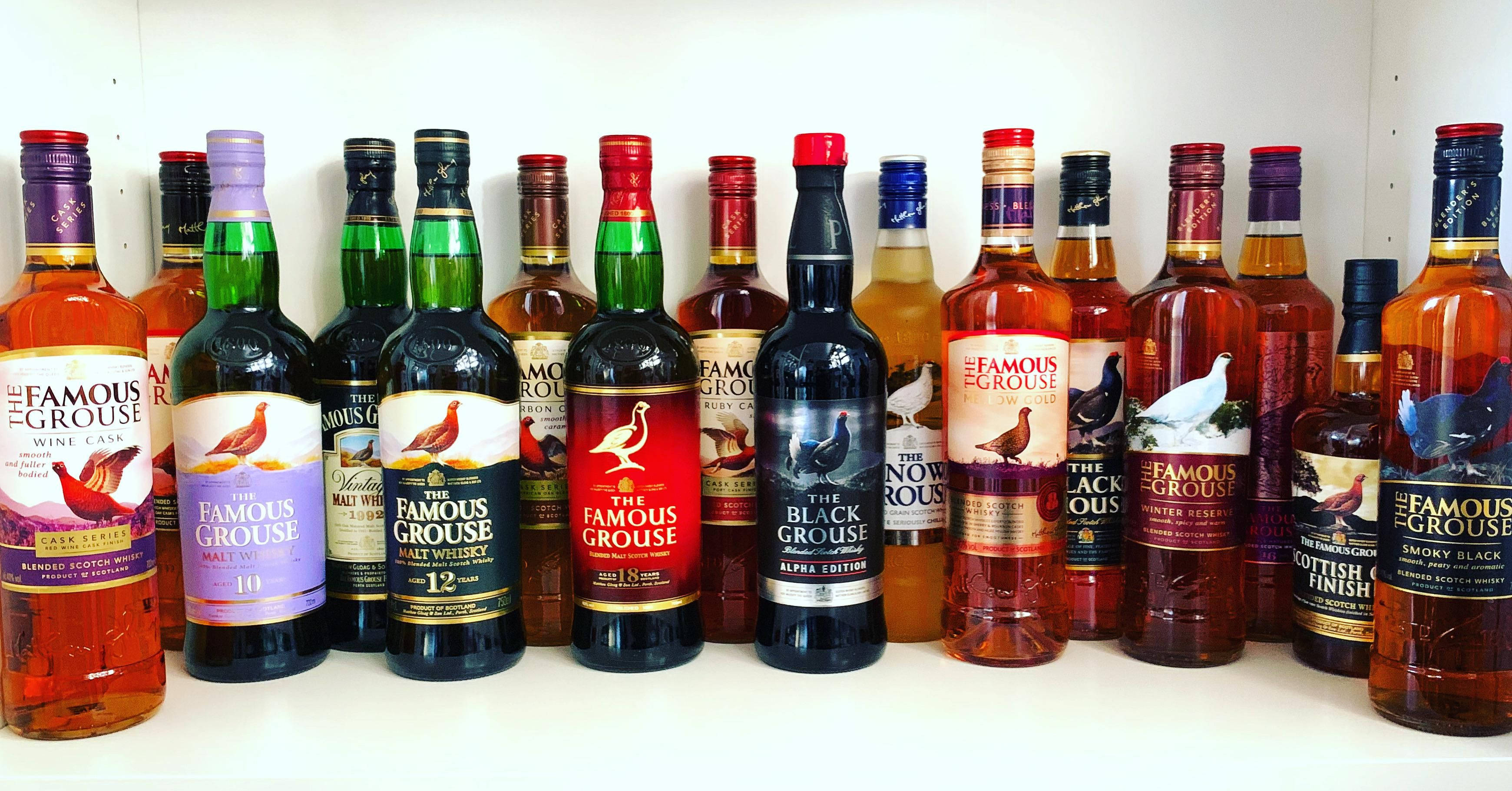 Famous Grouse, whisky bottles, white shelf, 2K Desktop Wallpaper