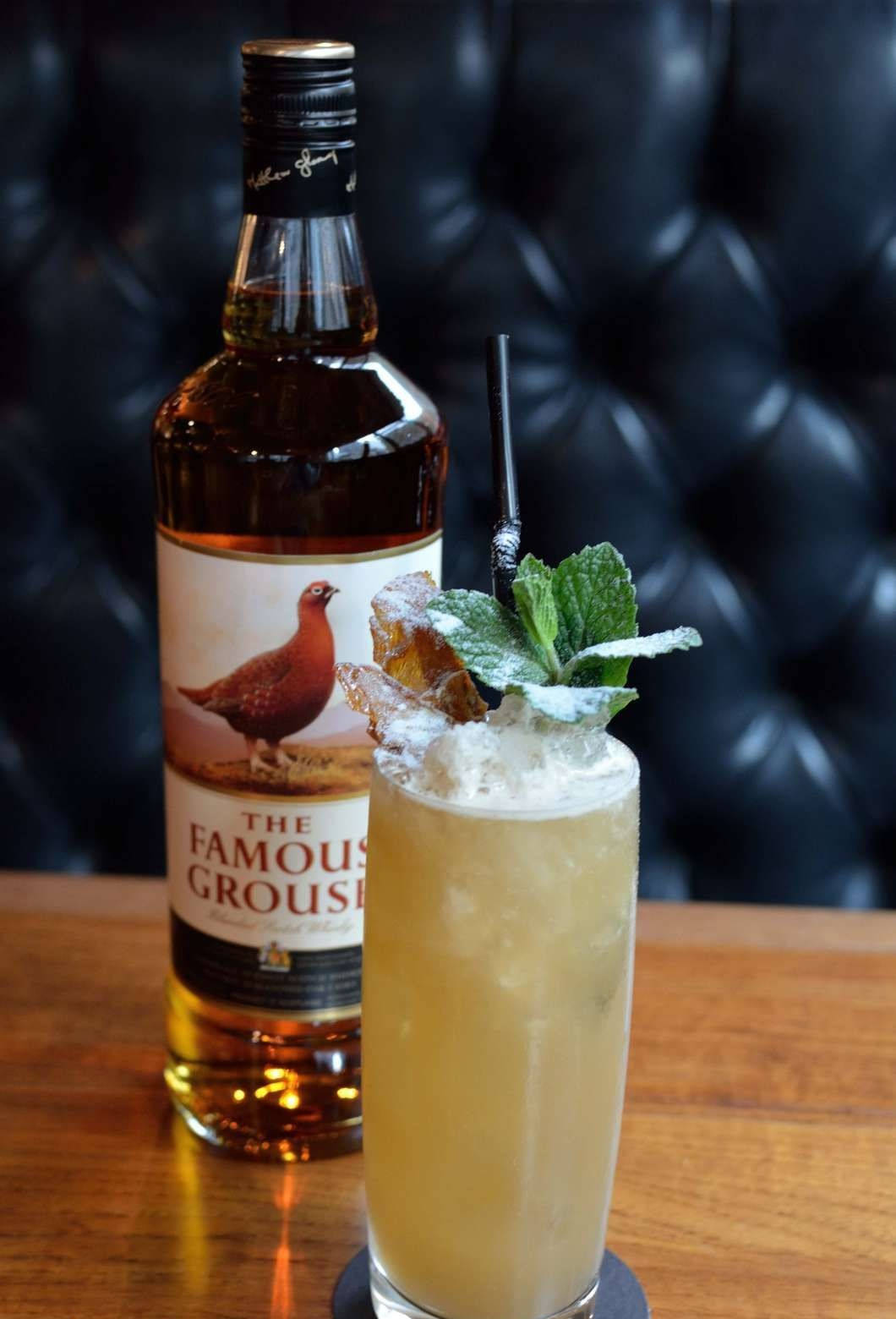 Famous Grouse, Penicillin Cocktail, wooden bar, HD Phone Wallpaper
