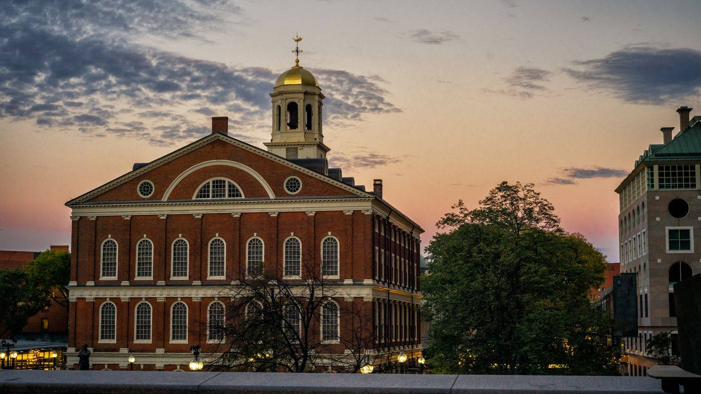 Faneuil Hall, red brick building, golden dome, HD Desktop Wallpaper