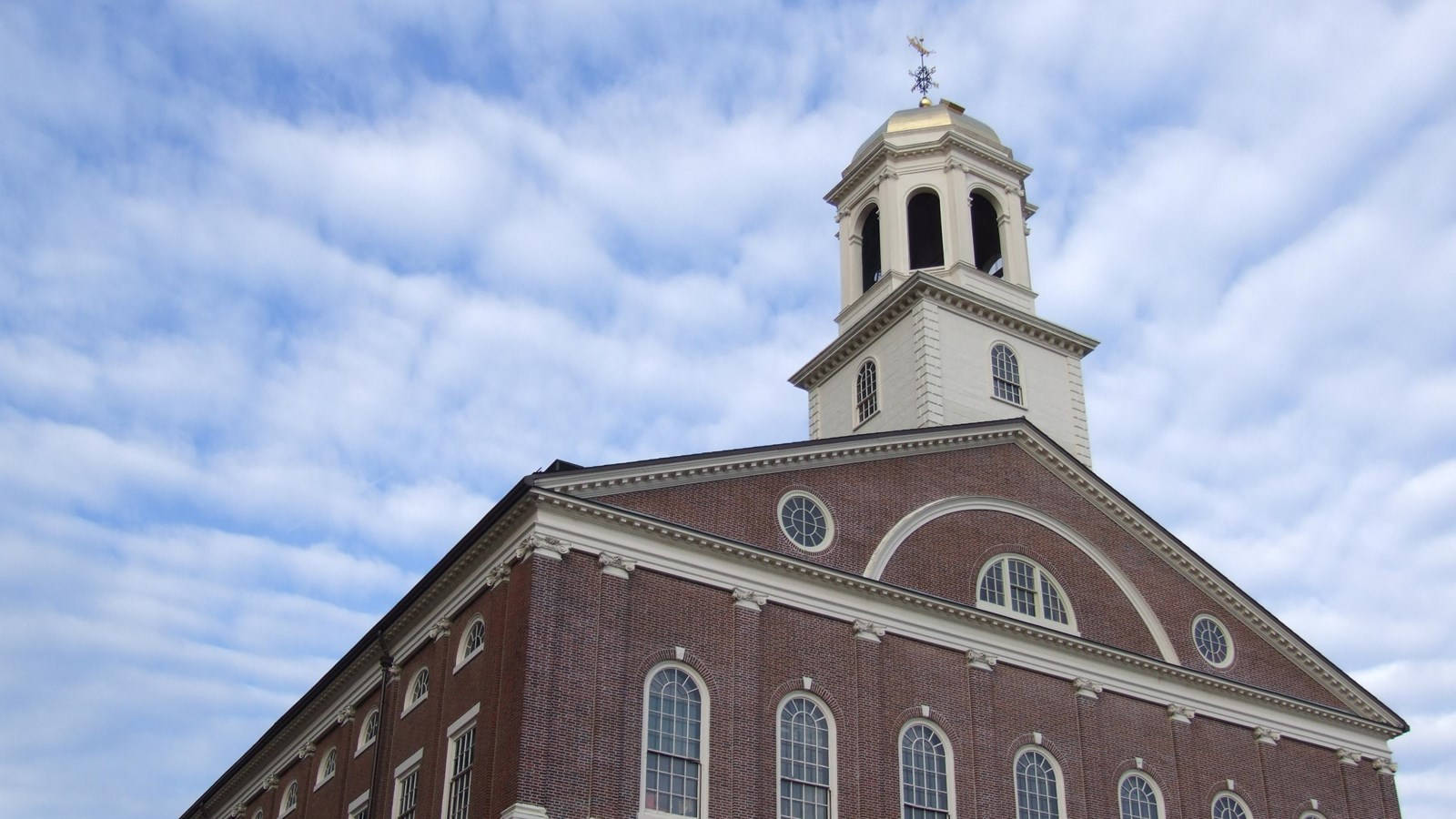 Faneuil Hall, brick church, white bell tower, HD Desktop Wallpaper