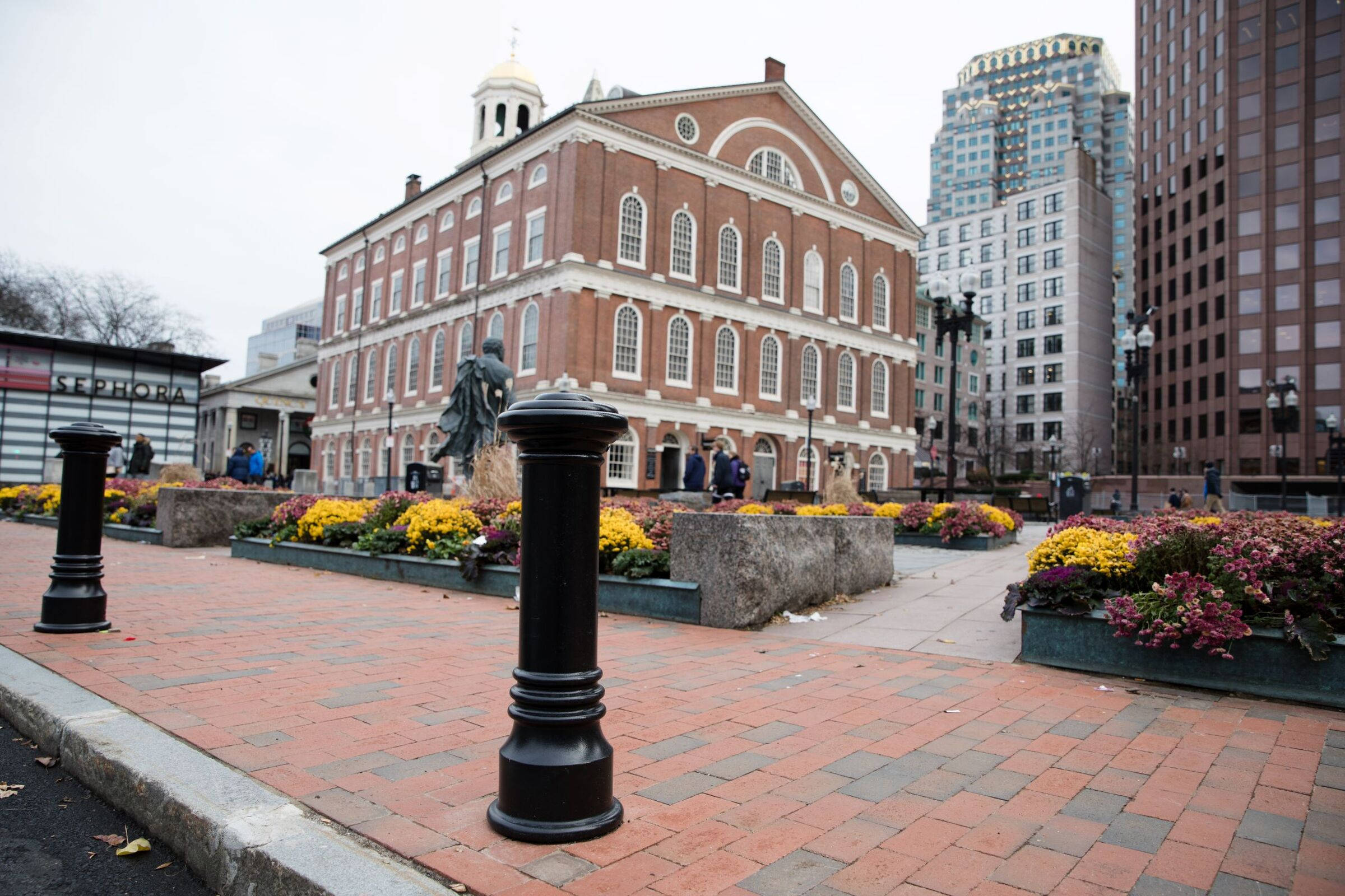 Faneuil Hall, red brick building, white trim, Full HD Desktop Wallpaper