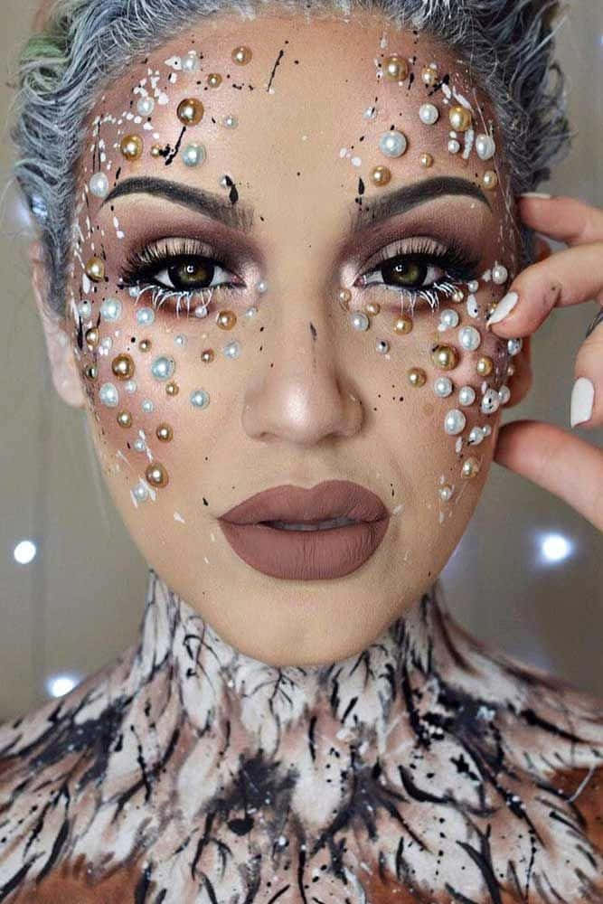 silver hair, pearl and gold bead makeup, face and neck, SD Phone Wallpaper