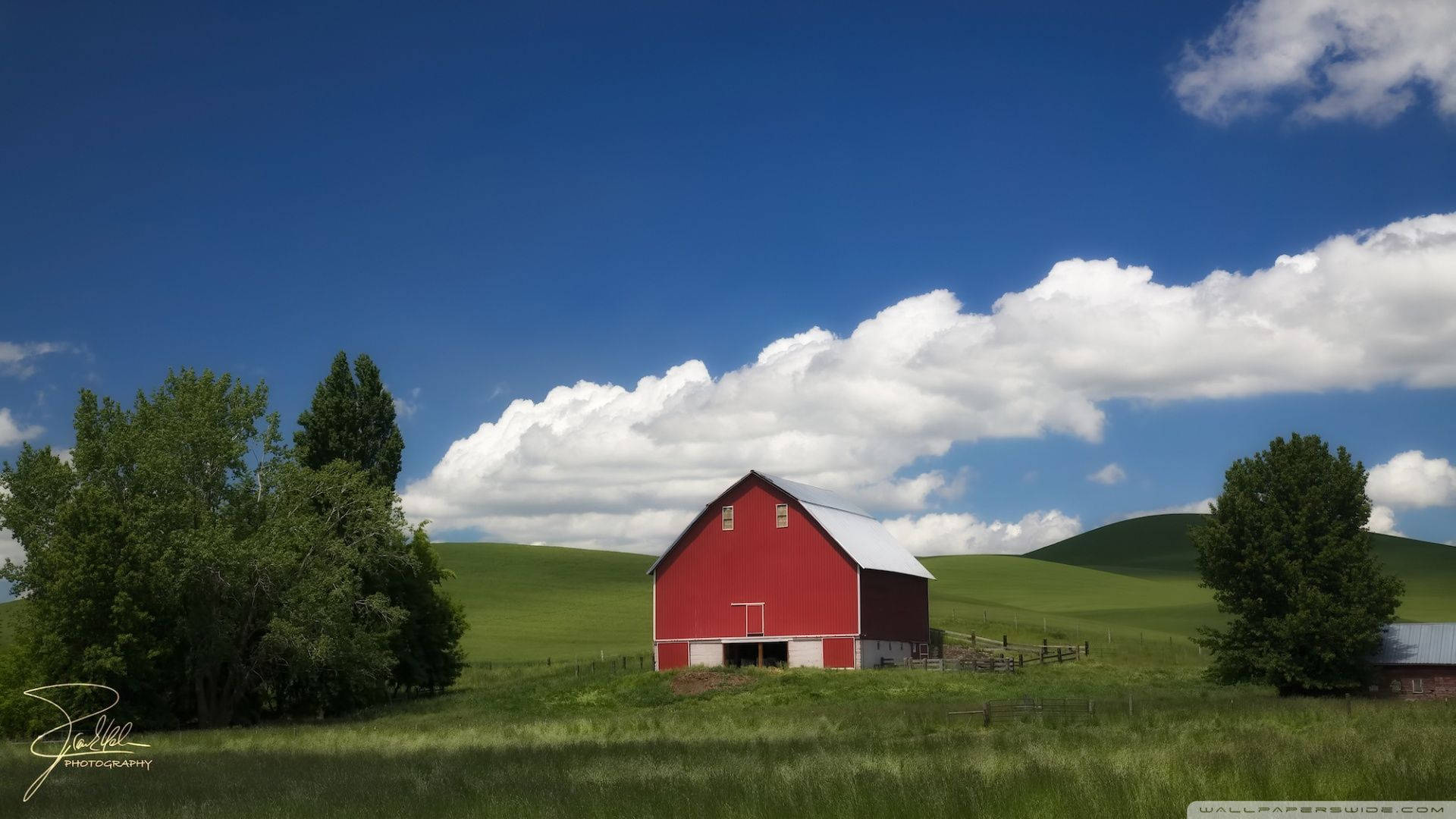 red barn, white trim, green field, Full HD Desktop Wallpaper