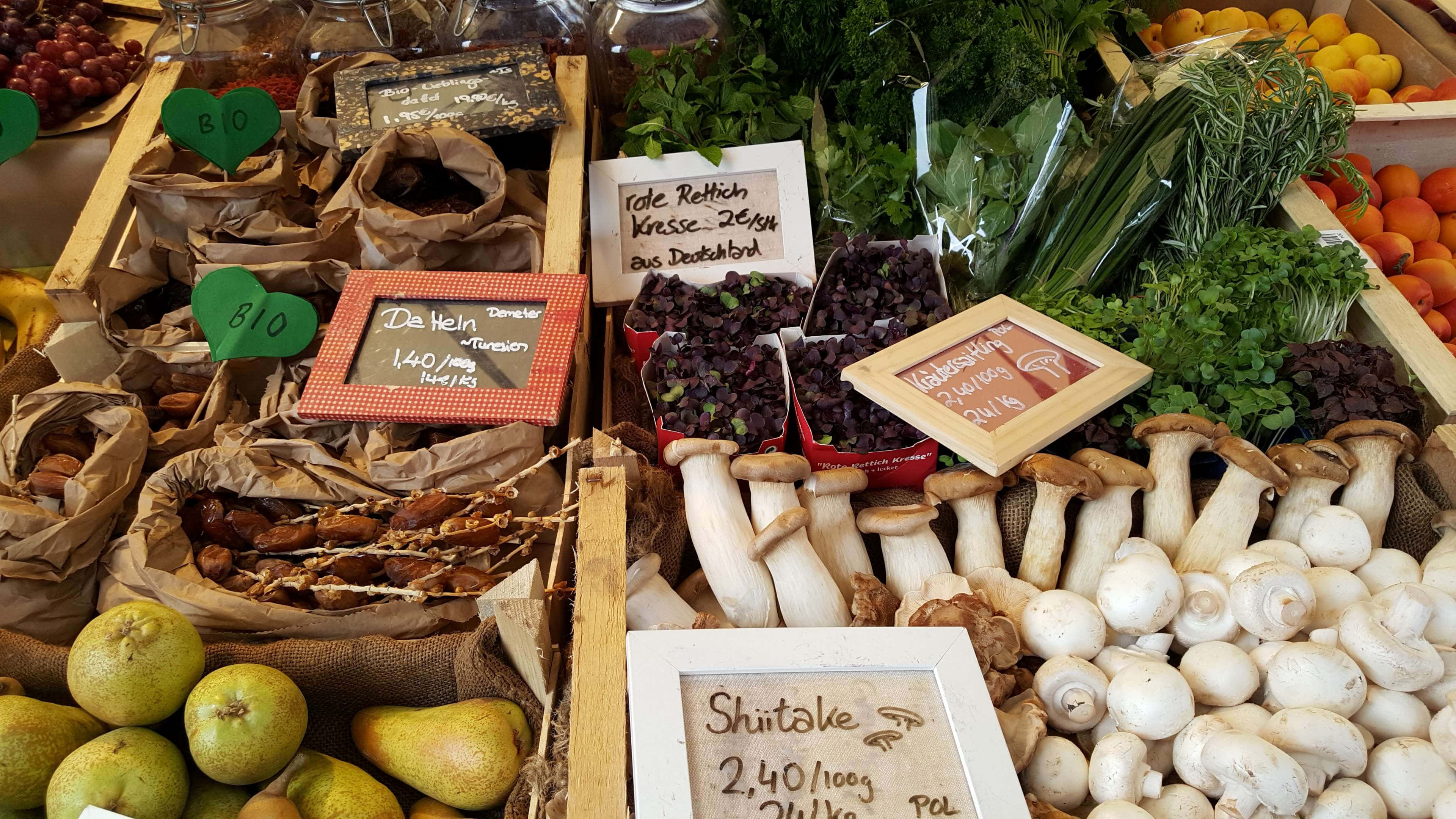 farmers market, wooden crates, handwritten price signs, 4K Desktop Wallpaper