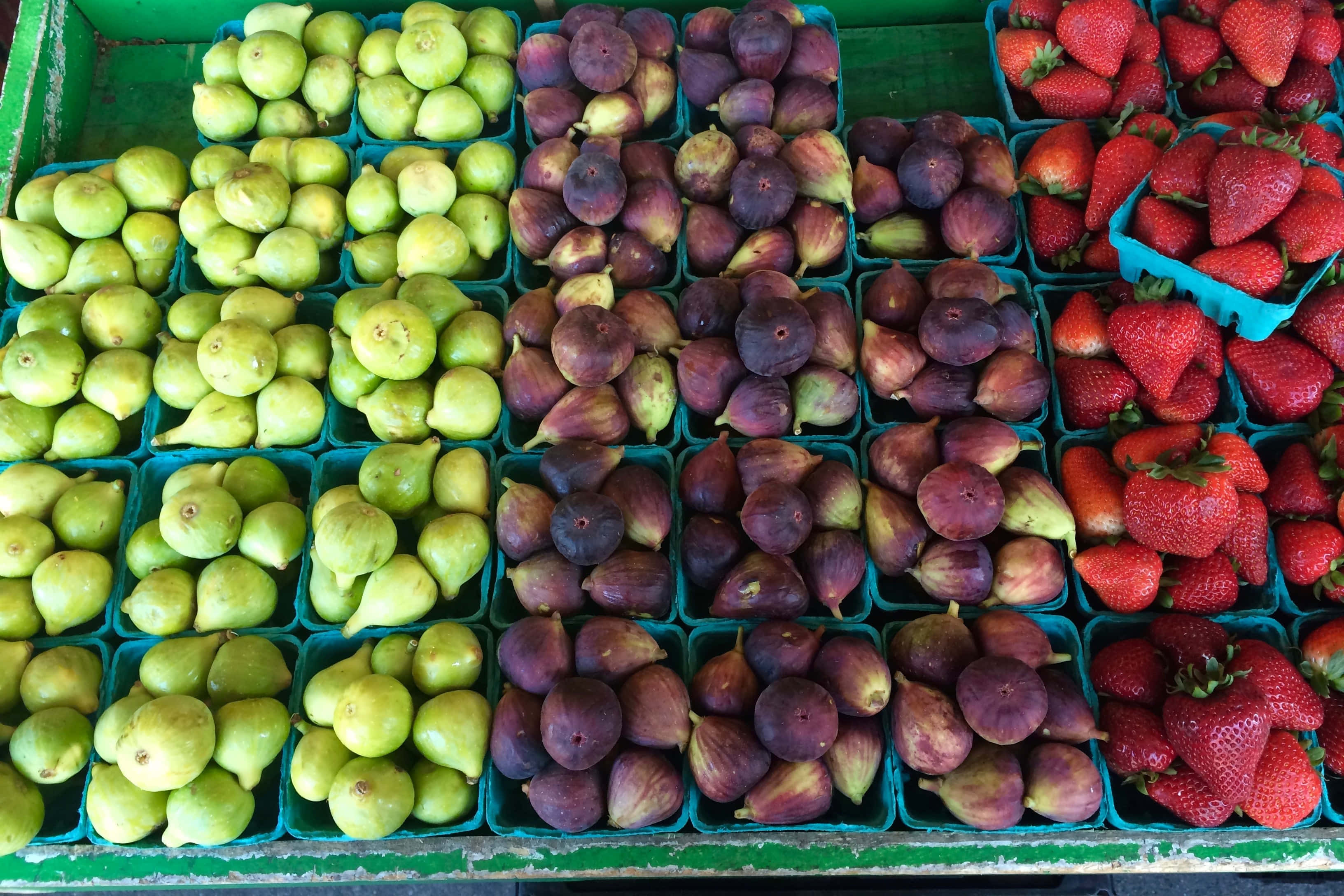 Farmers Market, fresh green figs, purple figs, 2K Desktop Wallpaper