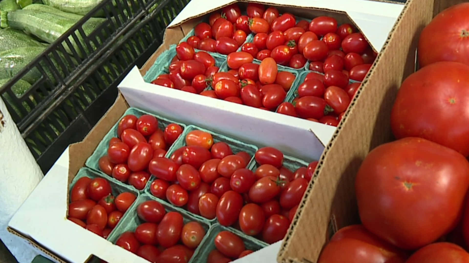 farmers market, bright red cherry tomatoes, large beefsteak tomatoes, Full HD Desktop Wallpaper