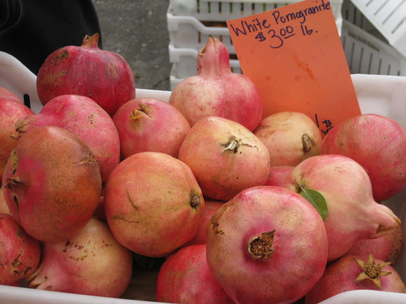 white pomegranates, white crate, handwritten orange sign, HD Desktop Wallpaper