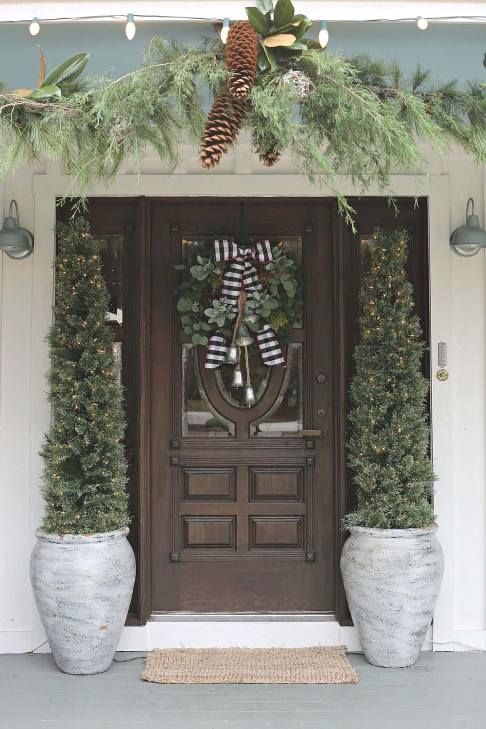 Farmhouse Christmas, lush green garland, pinecones, HD Phone Wallpaper