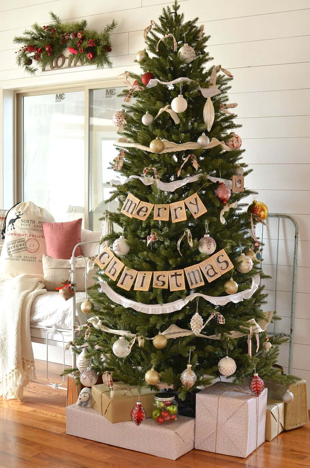 Farmhouse Christmas, gold and white ornaments, merry christmas banner, HD Phone Wallpaper