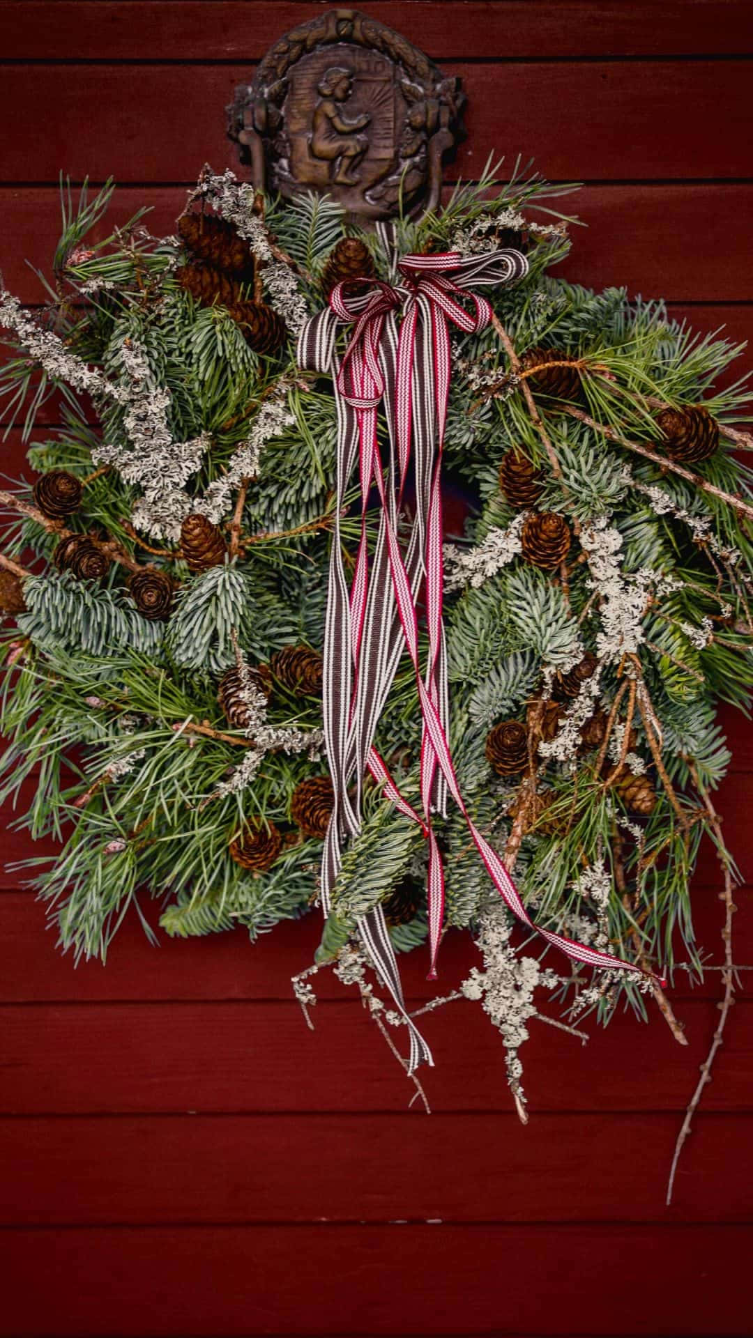 Farmhouse Christmas, evergreen wreath, pinecones, Full HD Phone Wallpaper
