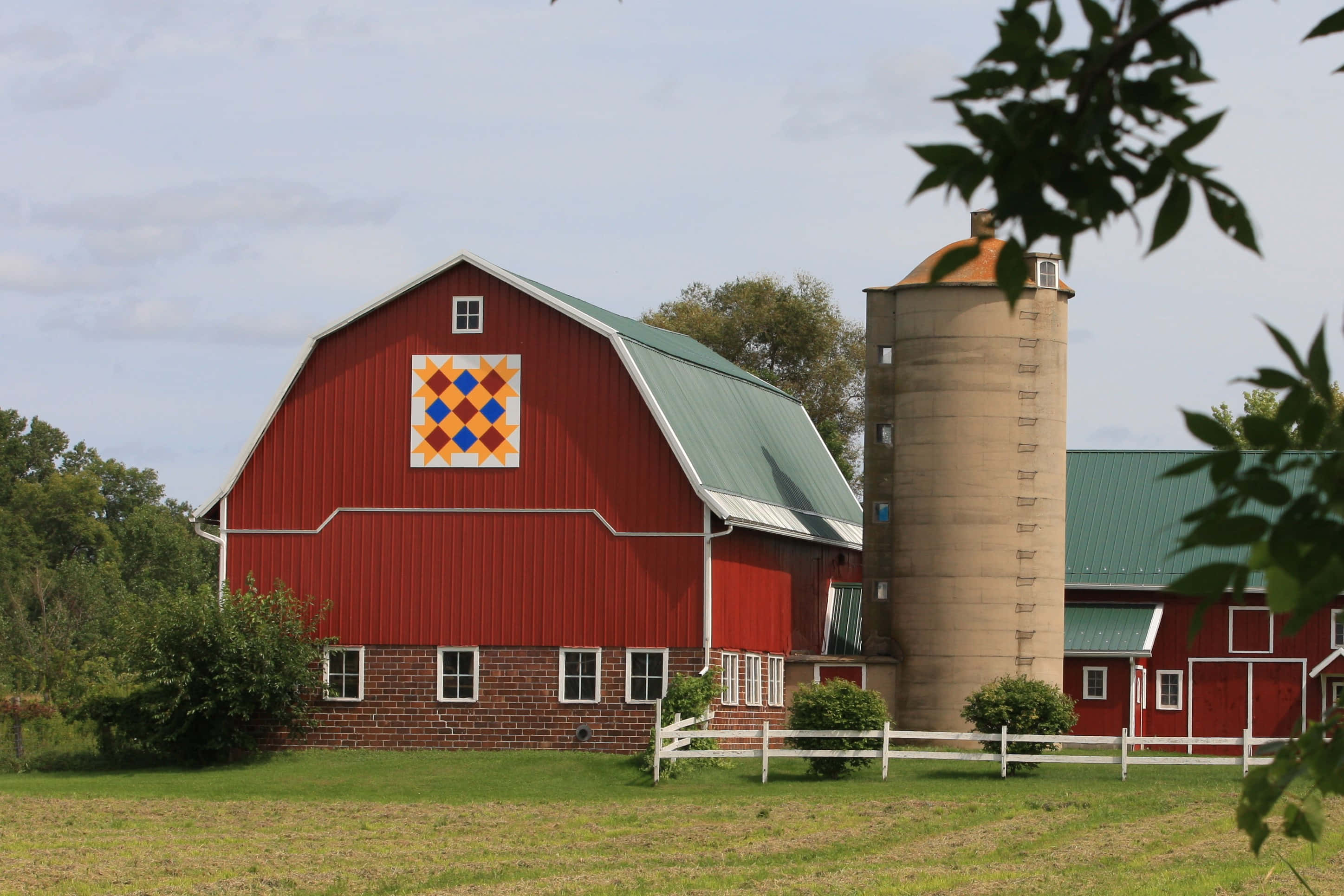 arable farm, barn, grain silo, 2K Desktop Wallpaper