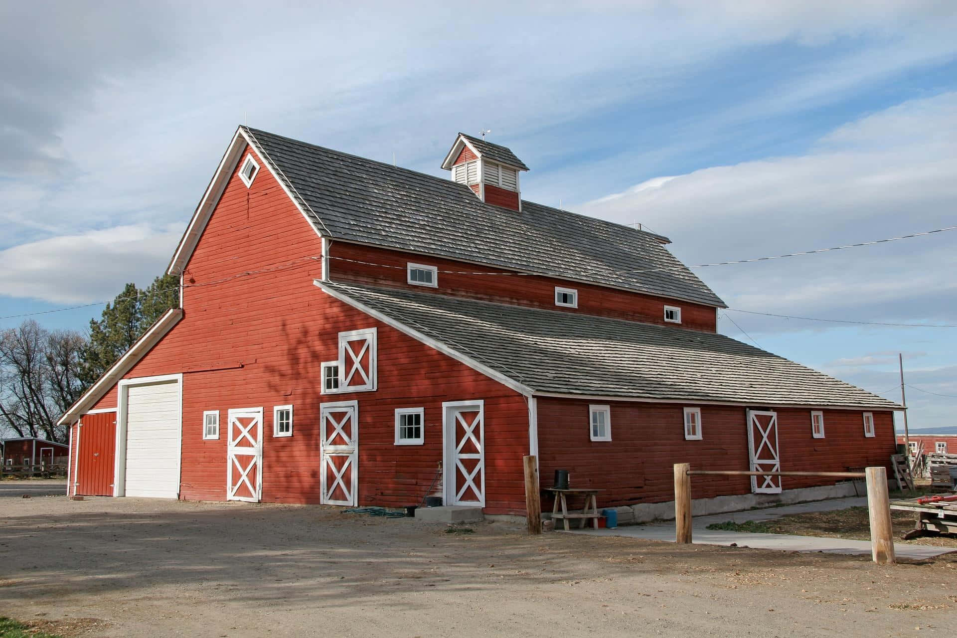 red barn, white trim, gray shingled roof, Full HD Desktop Wallpaper