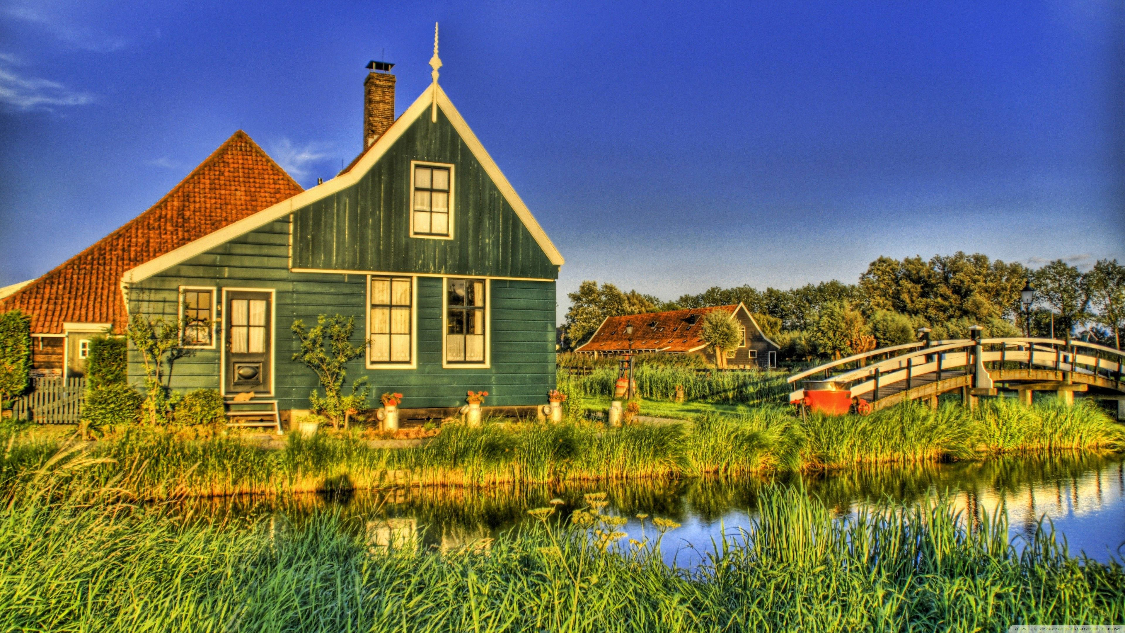 farmhouse, wooden bridge, vibrant green, 4K Desktop Wallpaper
