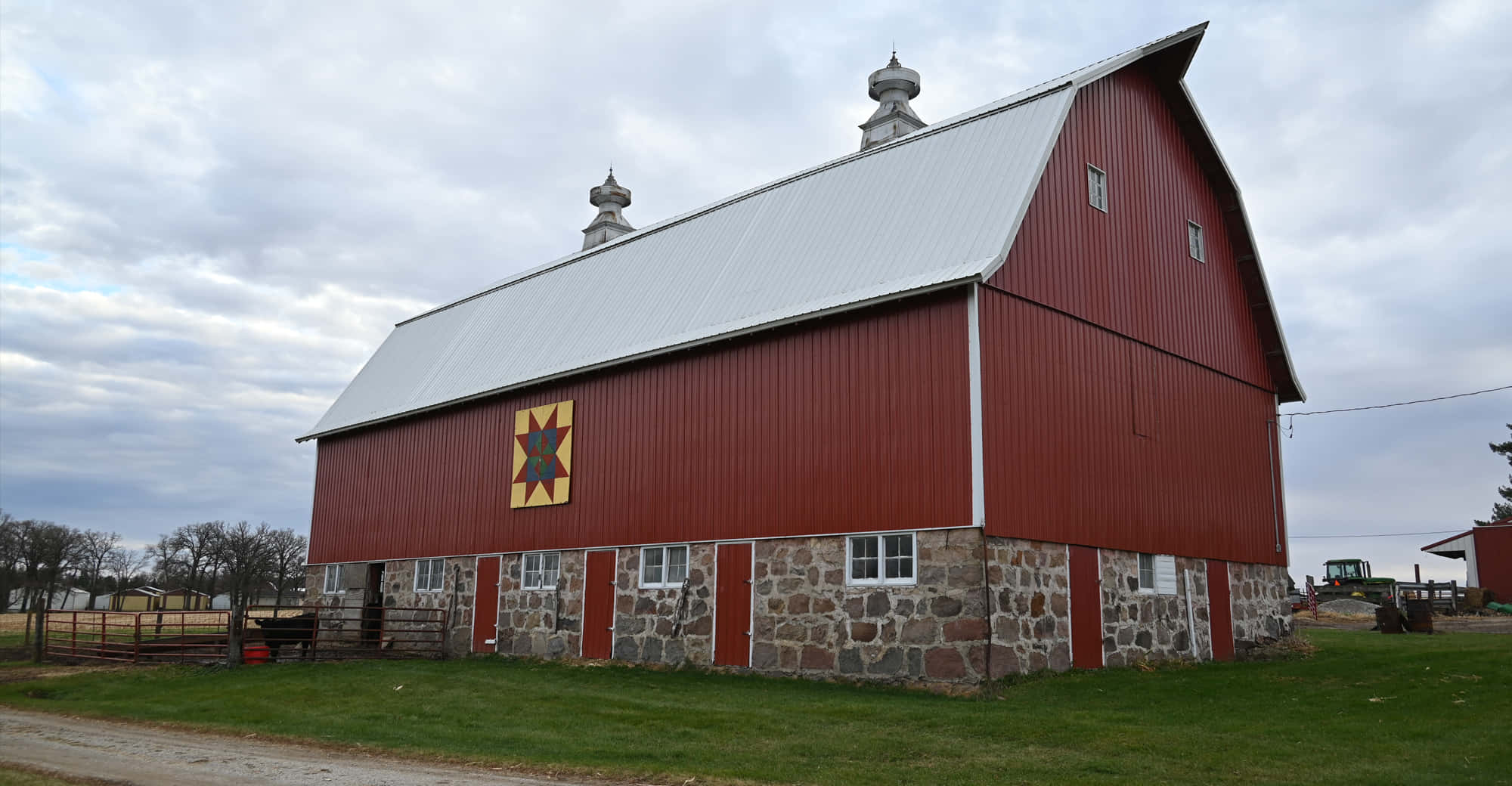 tall maroon prairie barn, stone foundation, star quilt pattern, Full HD Desktop Wallpaper