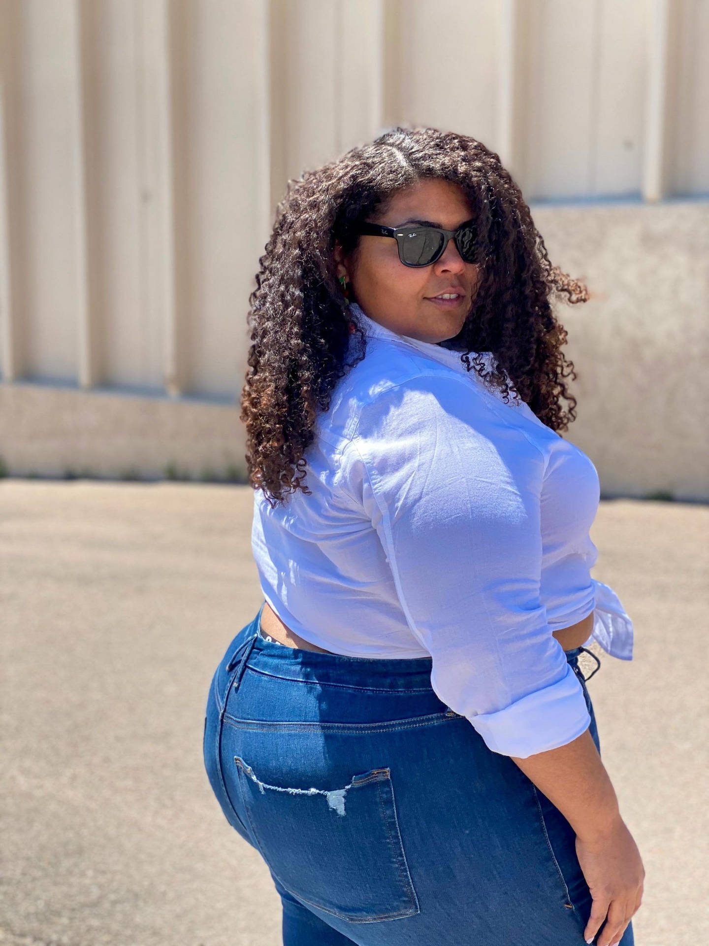 Fat Girl, dark sunglasses, white shirt, Full HD Phone Wallpaper