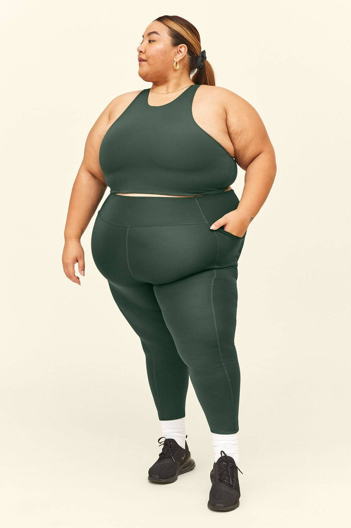 green workout clothes, dark green athletic wear, beige studio backdrop, HD Phone Wallpaper
