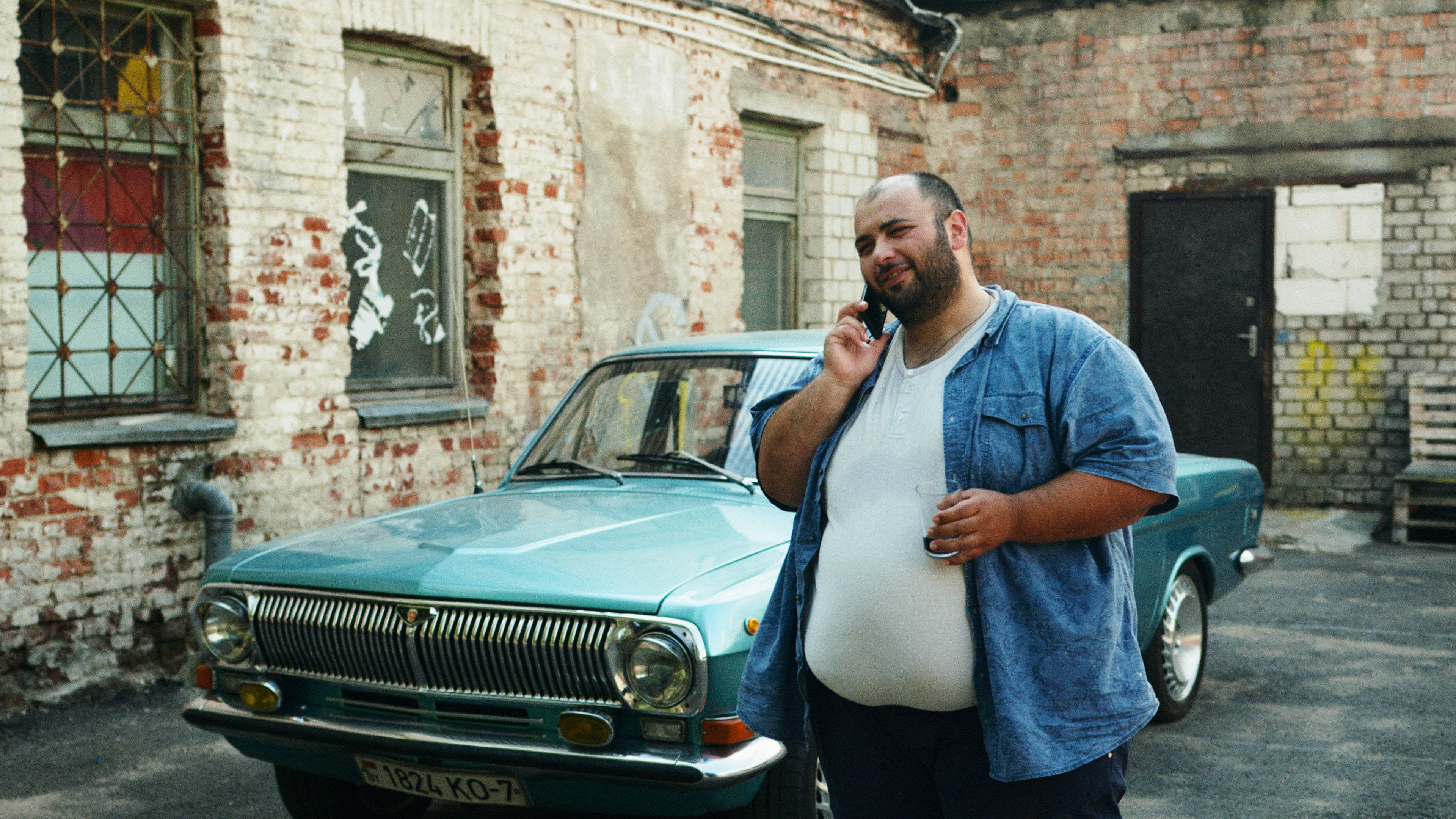 bearded man, denim shirt, vintage teal car, 4K Desktop Wallpaper