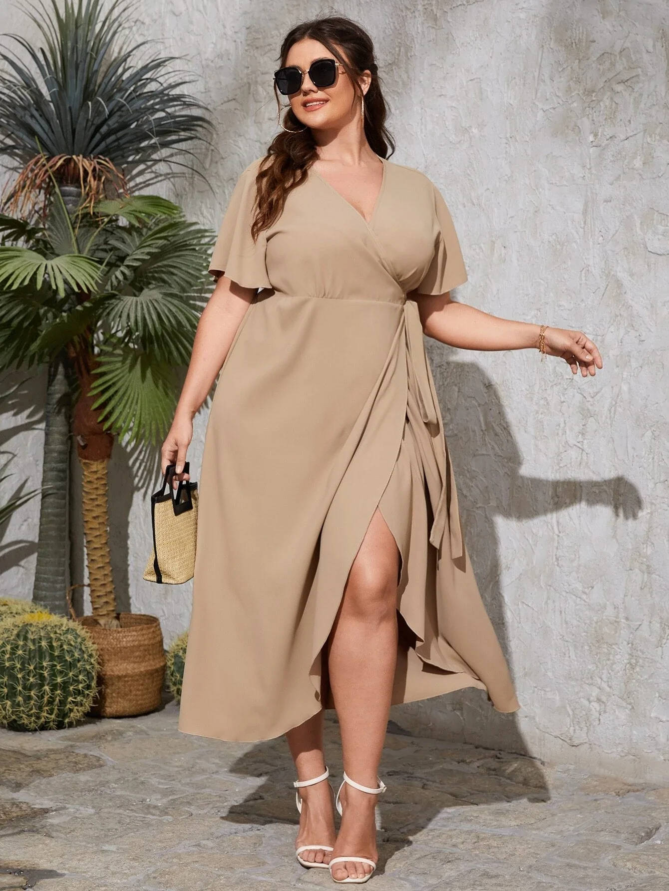 Fat Woman, tan, beige wrap dress, HD Phone Wallpaper