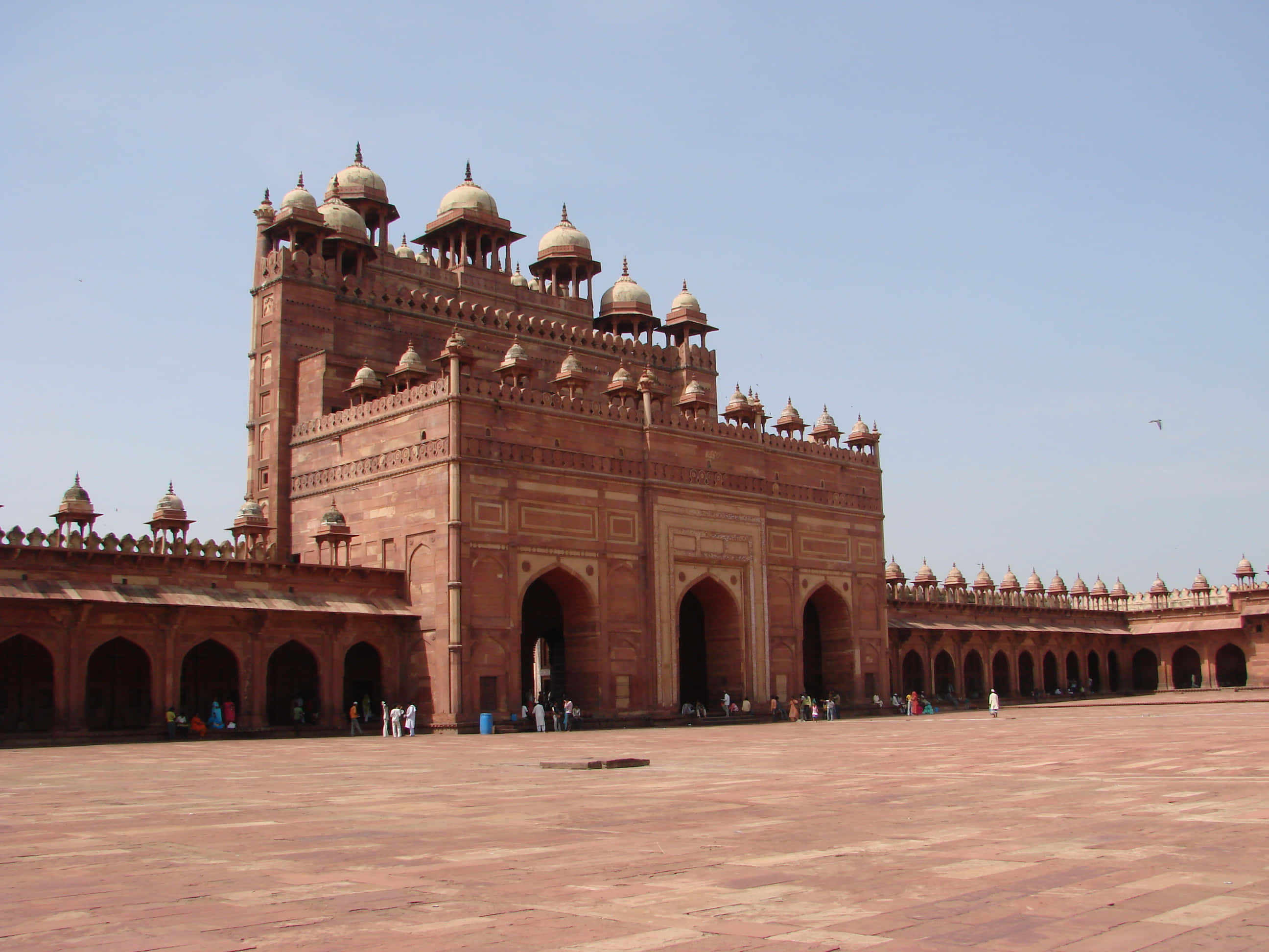 Fatehpur Sikri, red sandstone gateway, domes, 2K Desktop Wallpaper