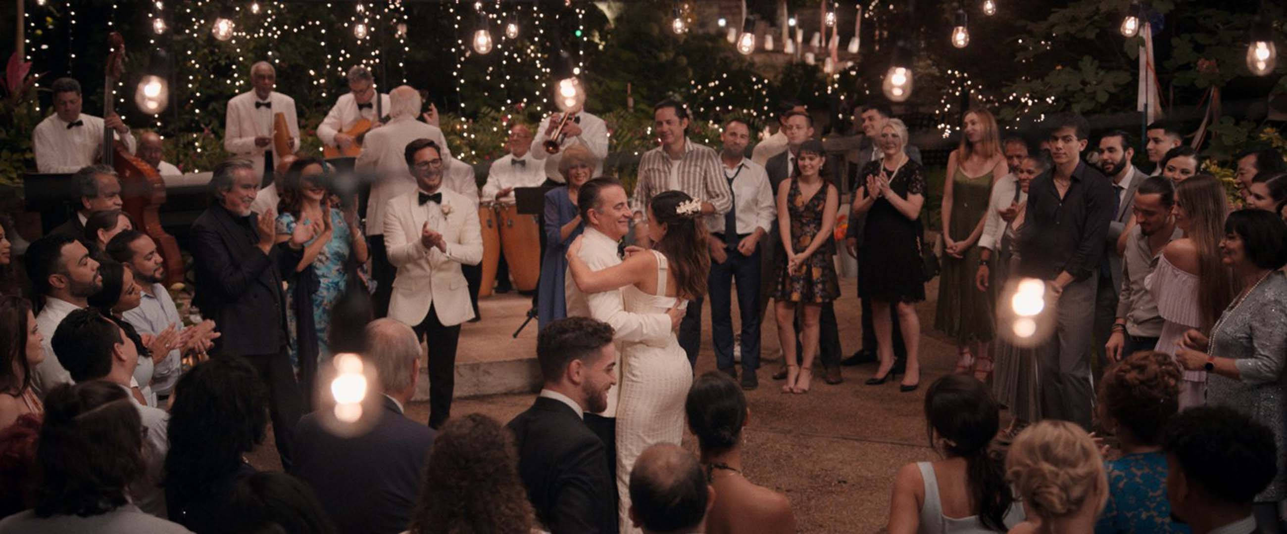 Father Of The Bride, banquet dance, string lights, 2K Desktop Wallpaper