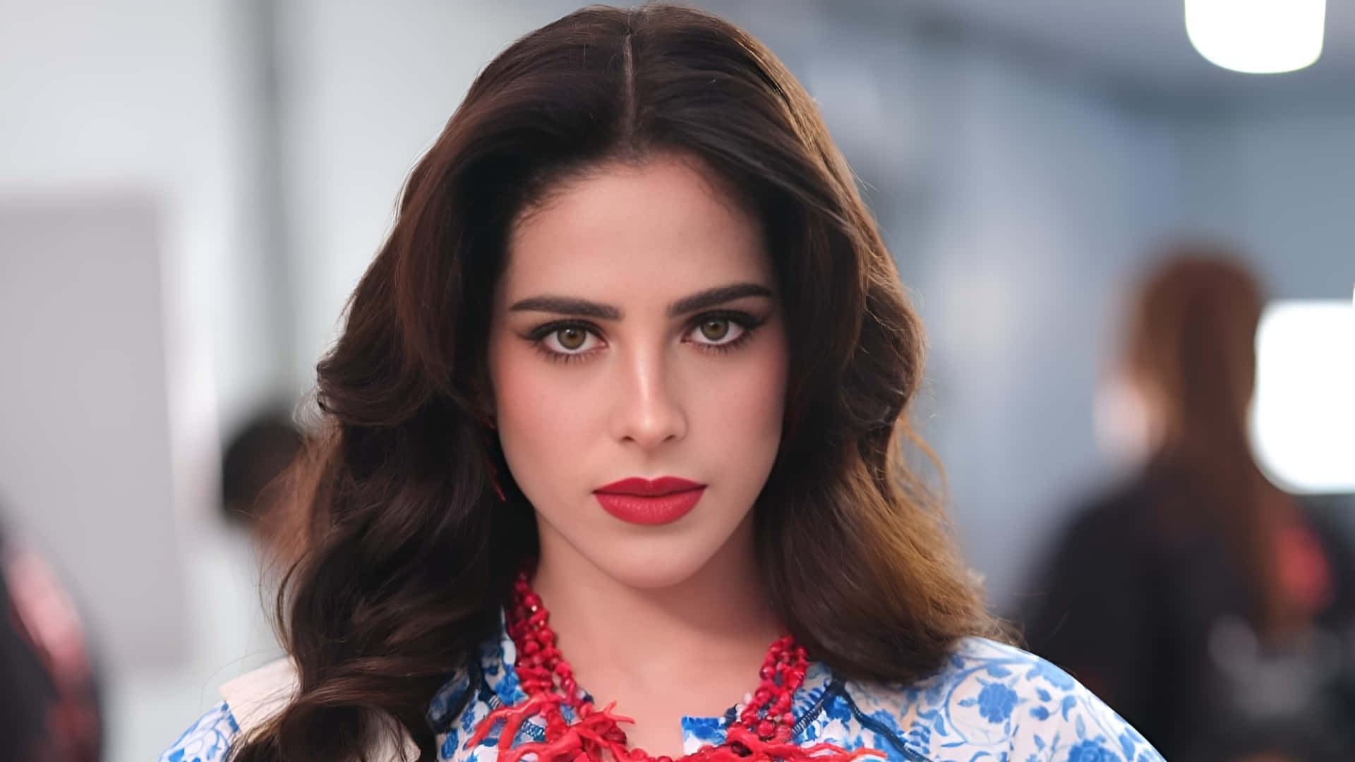 Fatima Bosch, dark wavy hair, bold red lipstick, Full HD Desktop Wallpaper