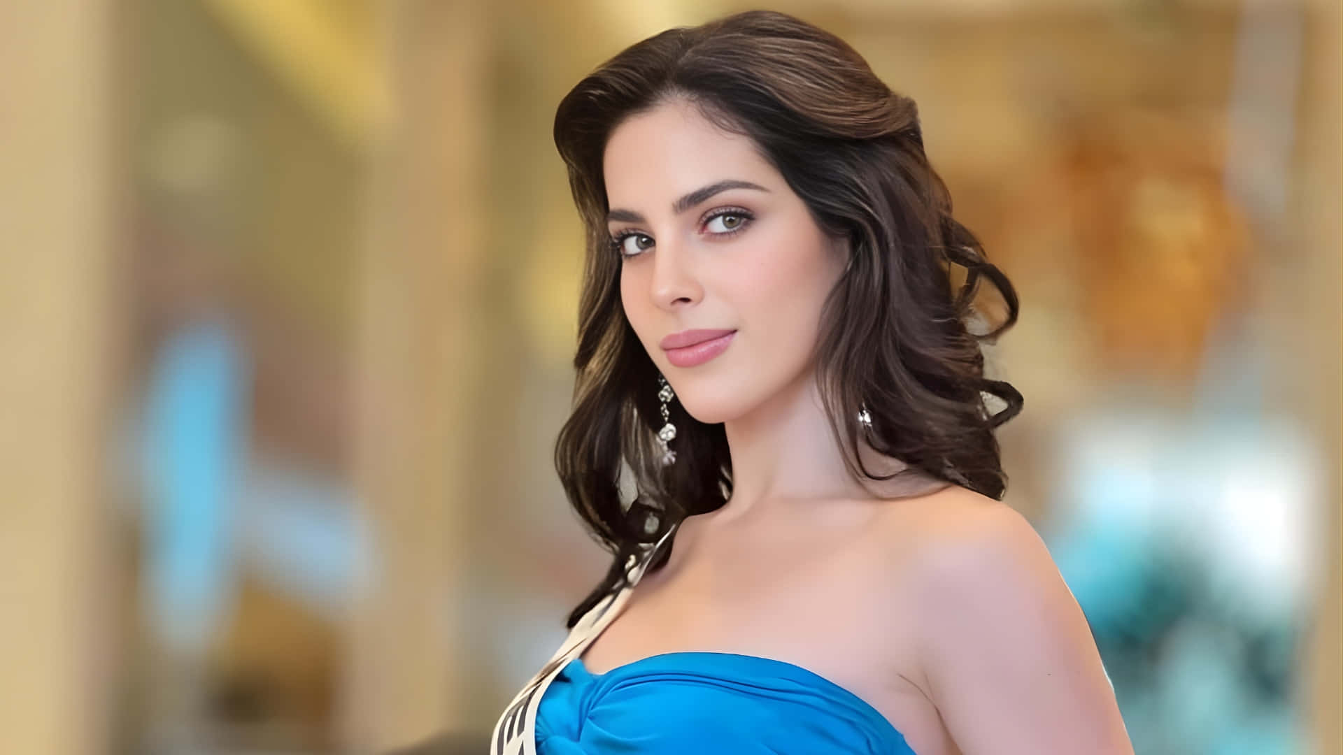 Fatima Bosch, dark wavy hair, pearl earrings, Full HD Desktop Wallpaper