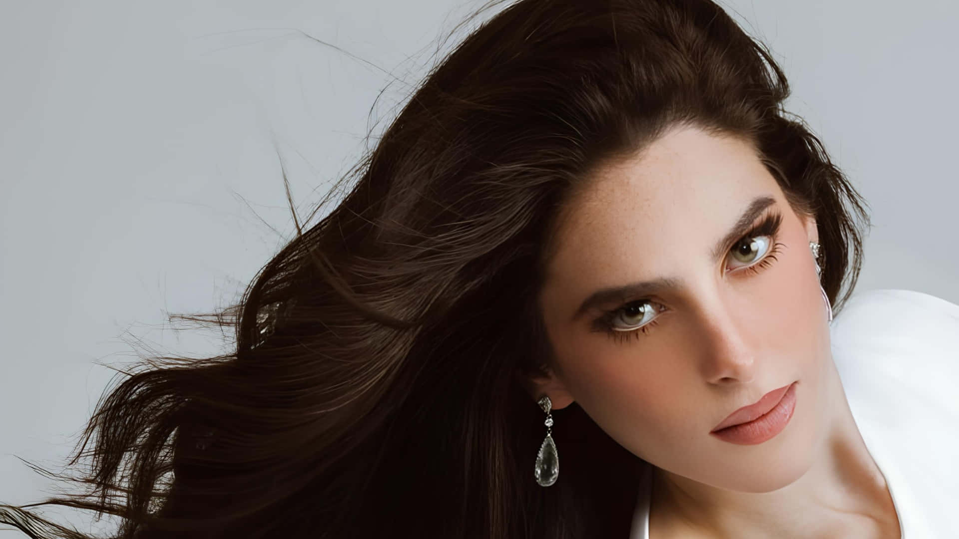 Fatima Bosch, dark hair, teardrop earrings, Full HD Desktop Wallpaper
