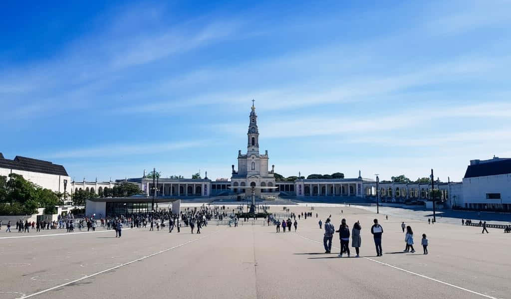 Fatima Sanctuary, white cathedral, tall spire, SD Desktop Wallpaper