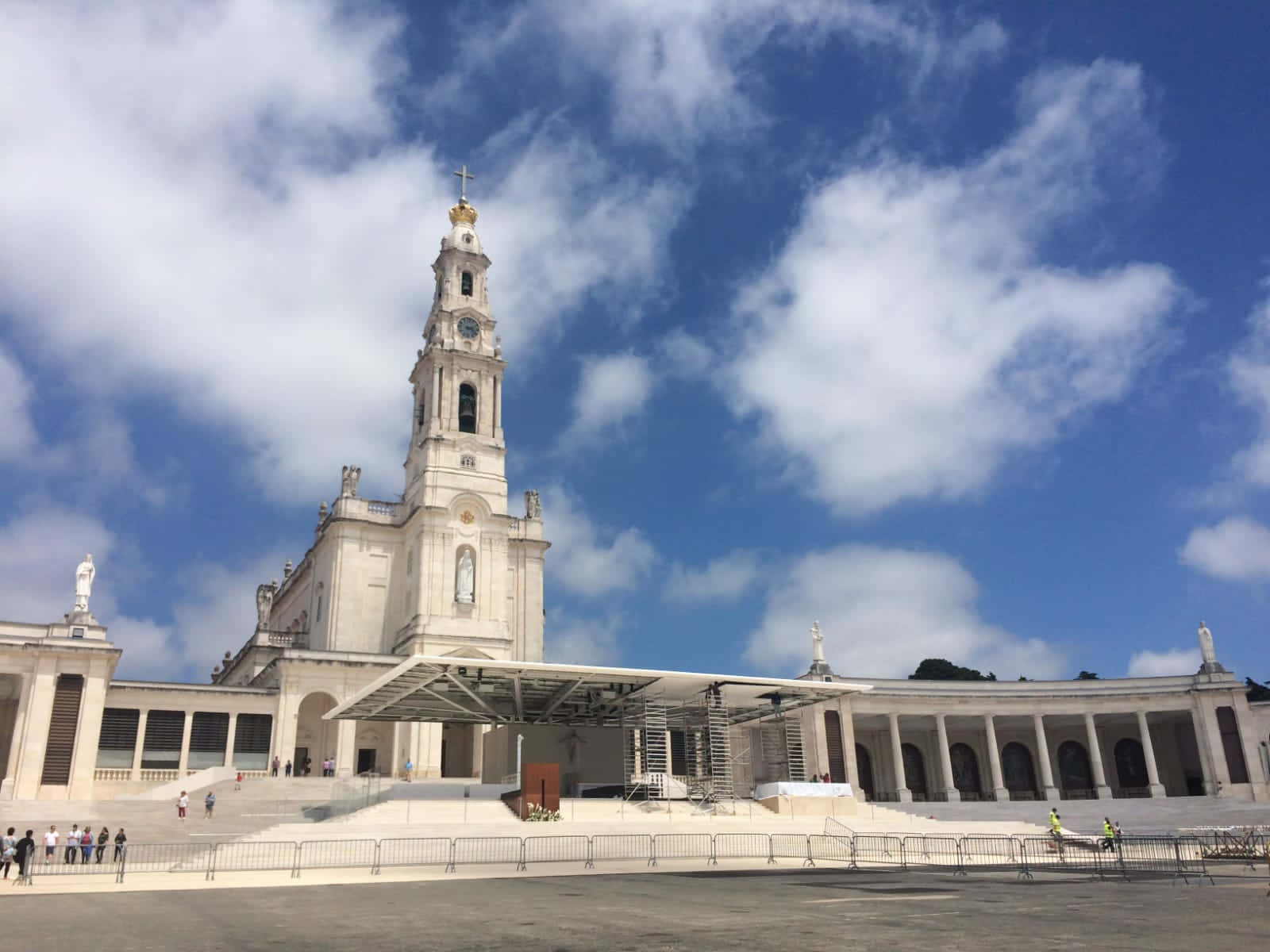 Fatima Sanctuary, white basilica, tall bell tower, HD Desktop Wallpaper