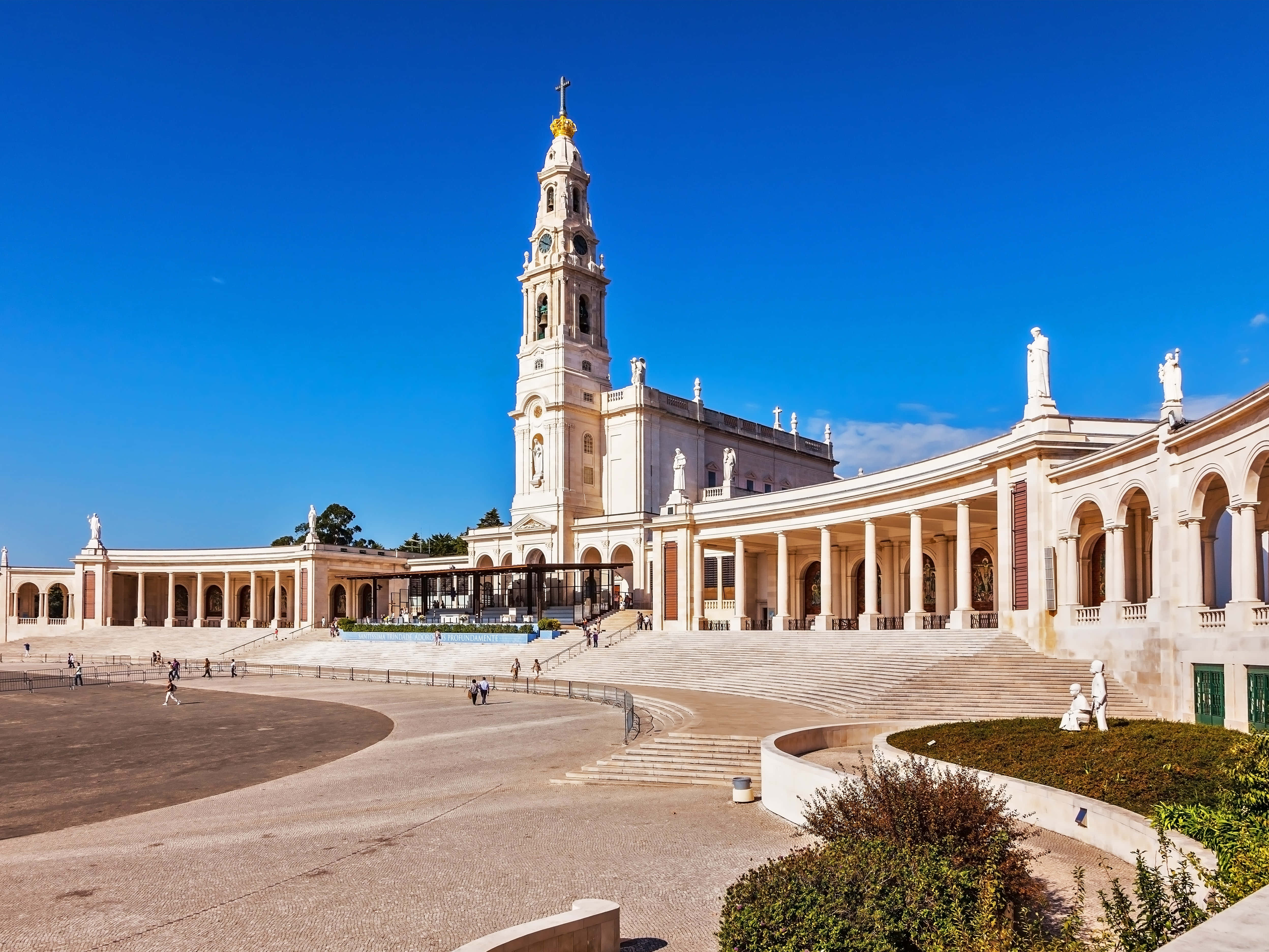 Fatima Sanctuary, white church, tall bell tower, 4K Desktop Wallpaper
