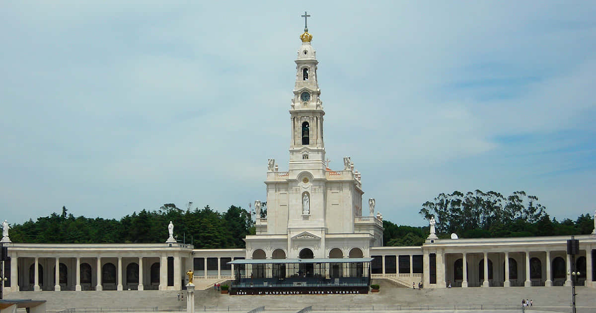 Fatima Sanctuary, white basilica, tall bell tower, SD Desktop Wallpaper