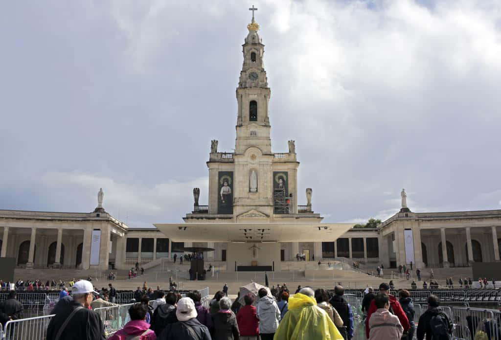 Fatima Sanctuary, grand stone basilica, tall bell tower, SD Desktop Wallpaper
