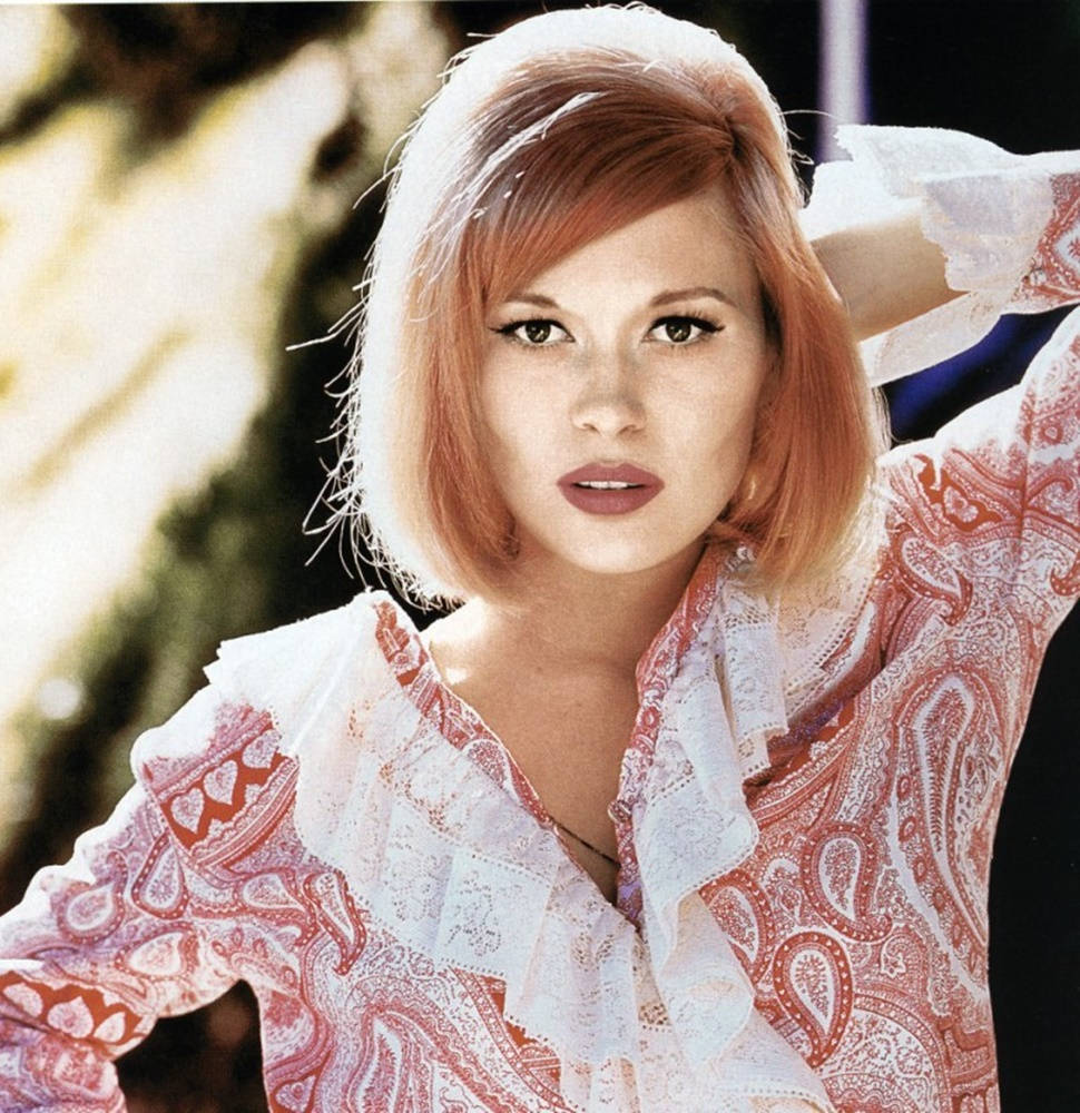 Faye Dunaway, 1960s, red bob hair, SD Phone Wallpaper
