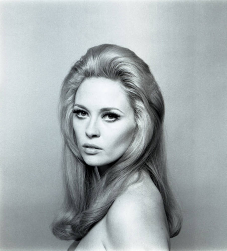 Faye Dunaway, 1970s, black and white portrait, SD Phone Wallpaper