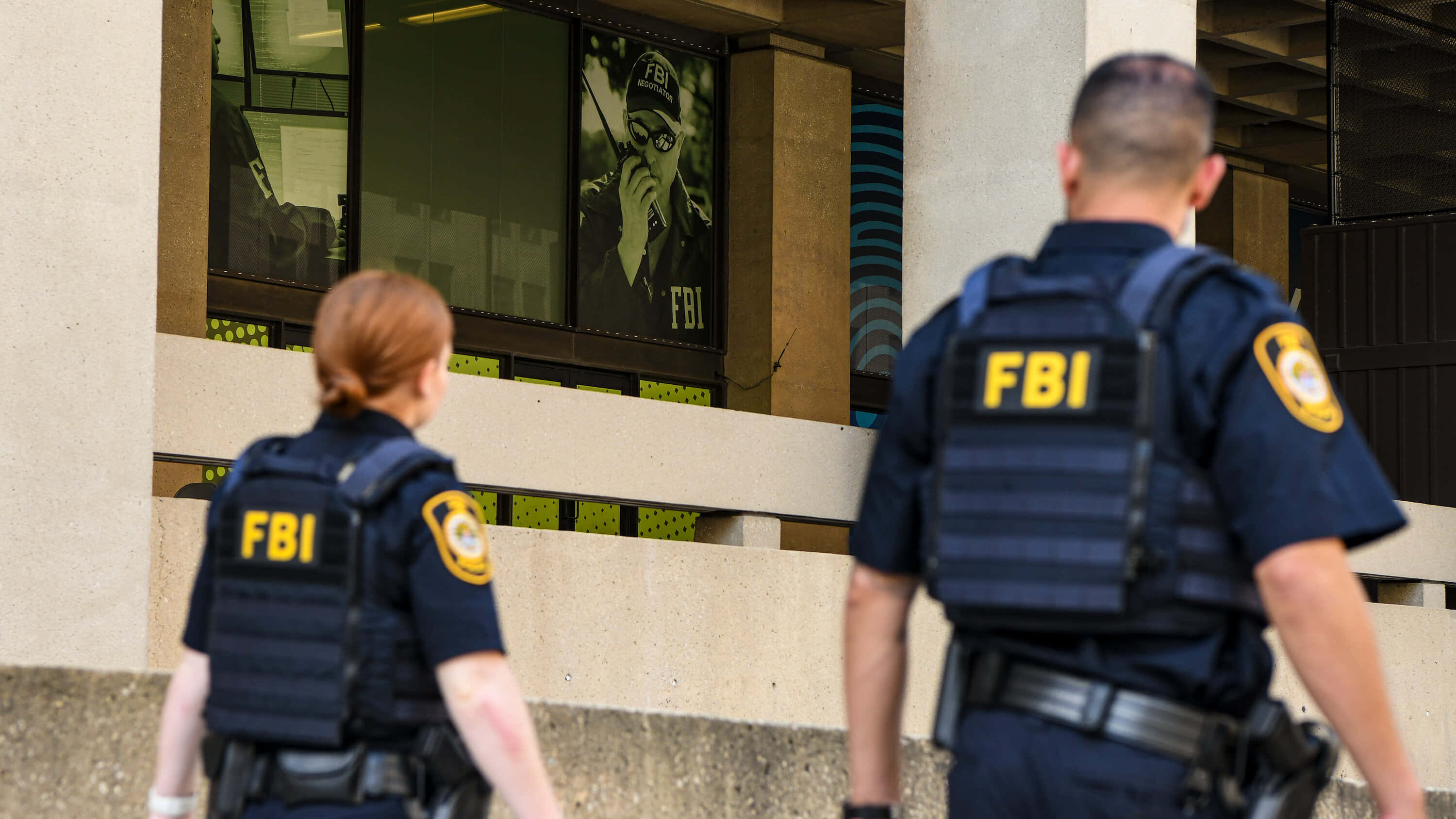 FBI, tactical vests, modern building, 2K Desktop Wallpaper