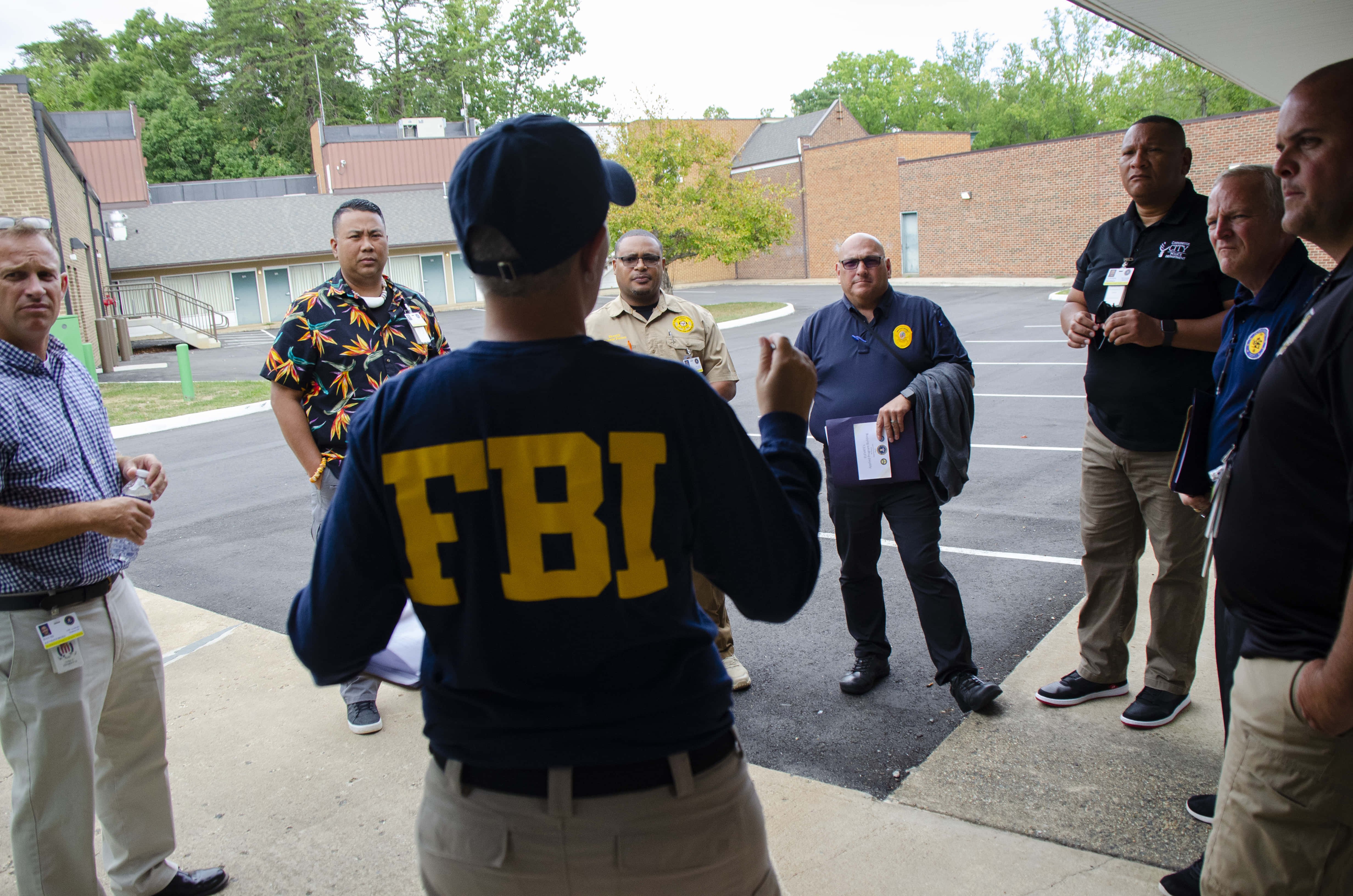 FBI, navy blue shirt, yellow lettering, 4K Desktop Wallpaper
