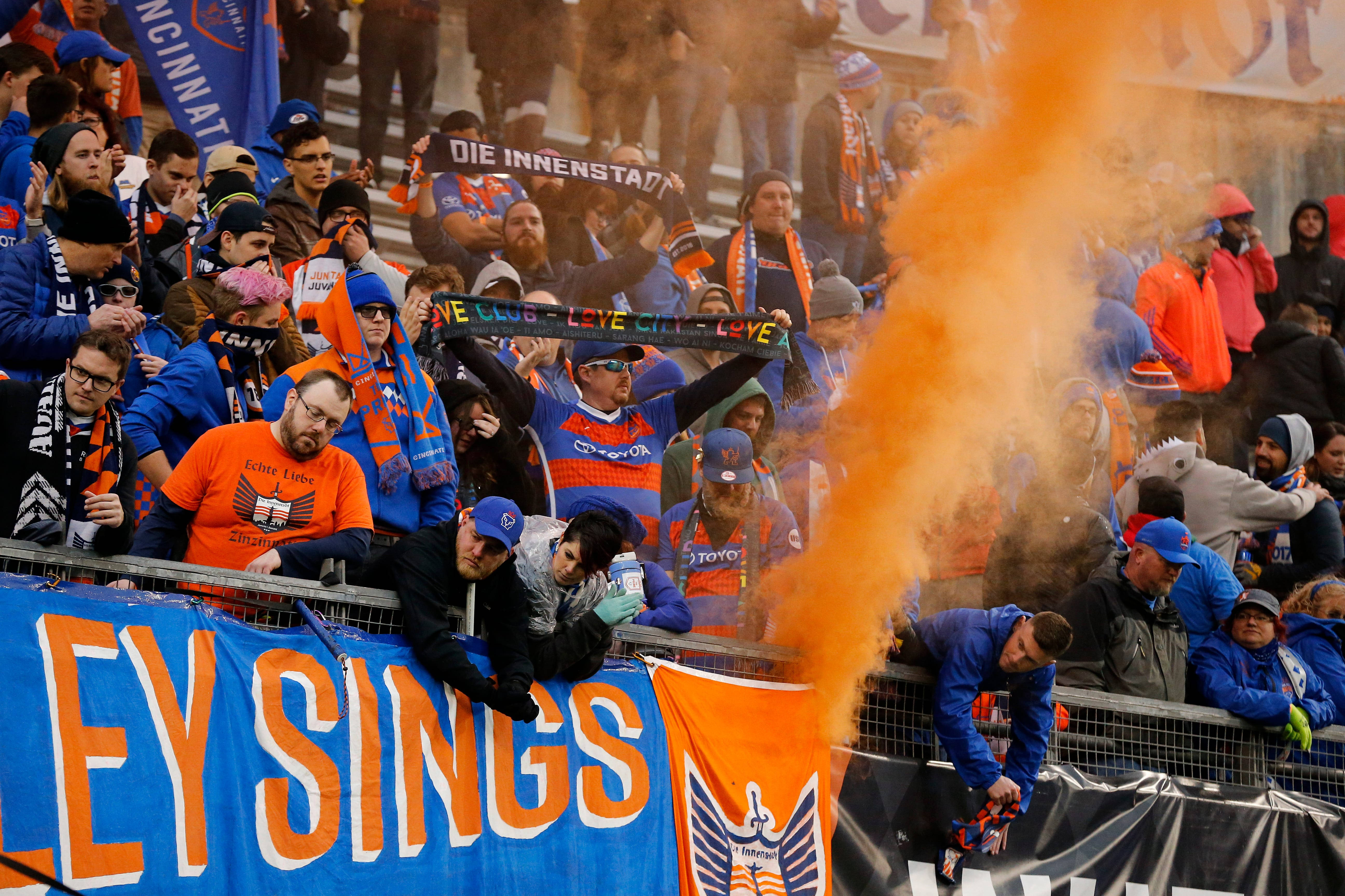 Fc Cincinnati, orange and blue jerseys, flares, 5K Desktop Wallpaper